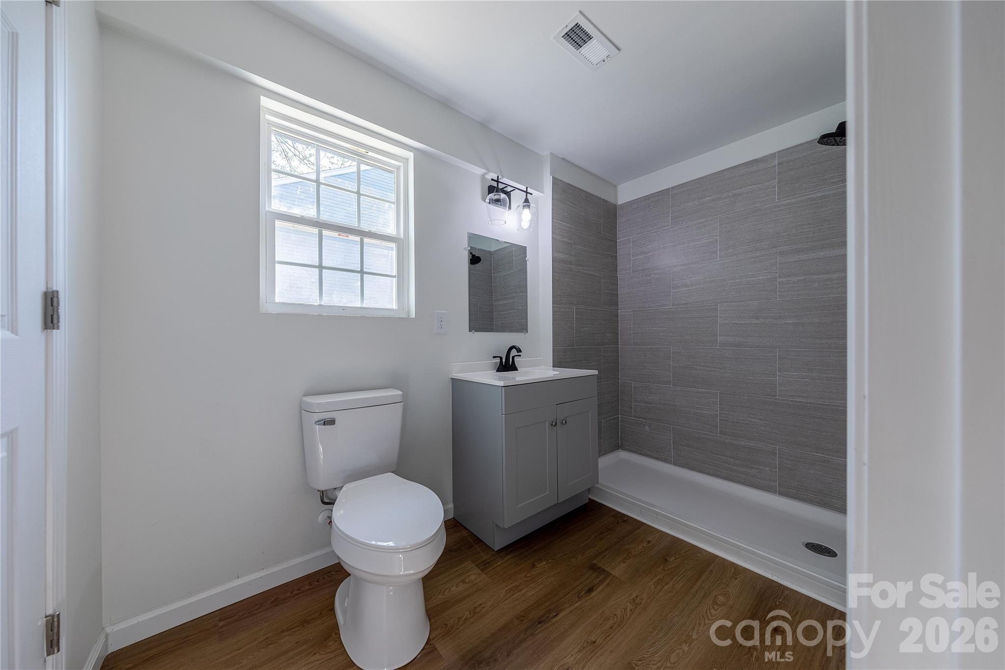 214 E Washington Avenue Property Photo 21