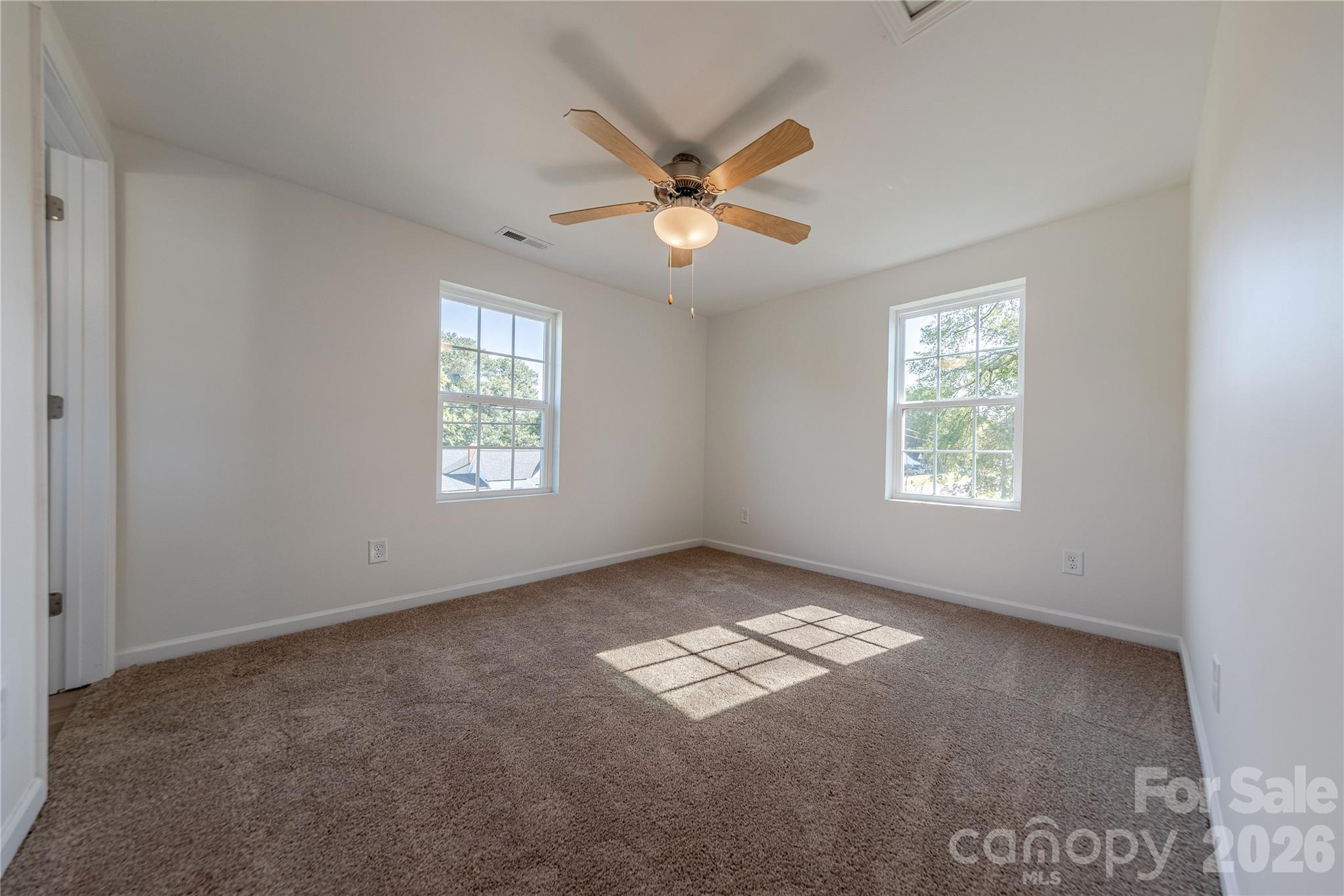 214 E Washington Avenue Property Photo 23