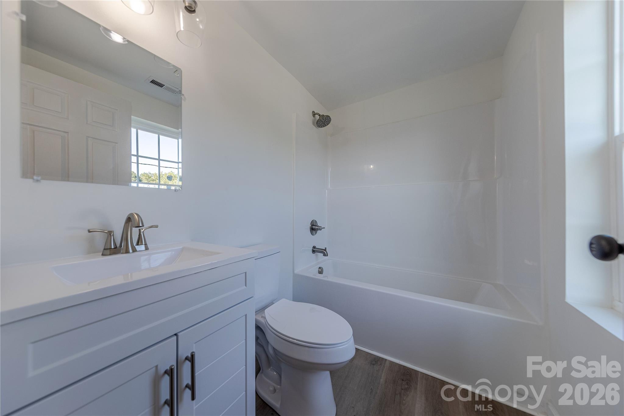 214 E Washington Avenue Property Photo 28