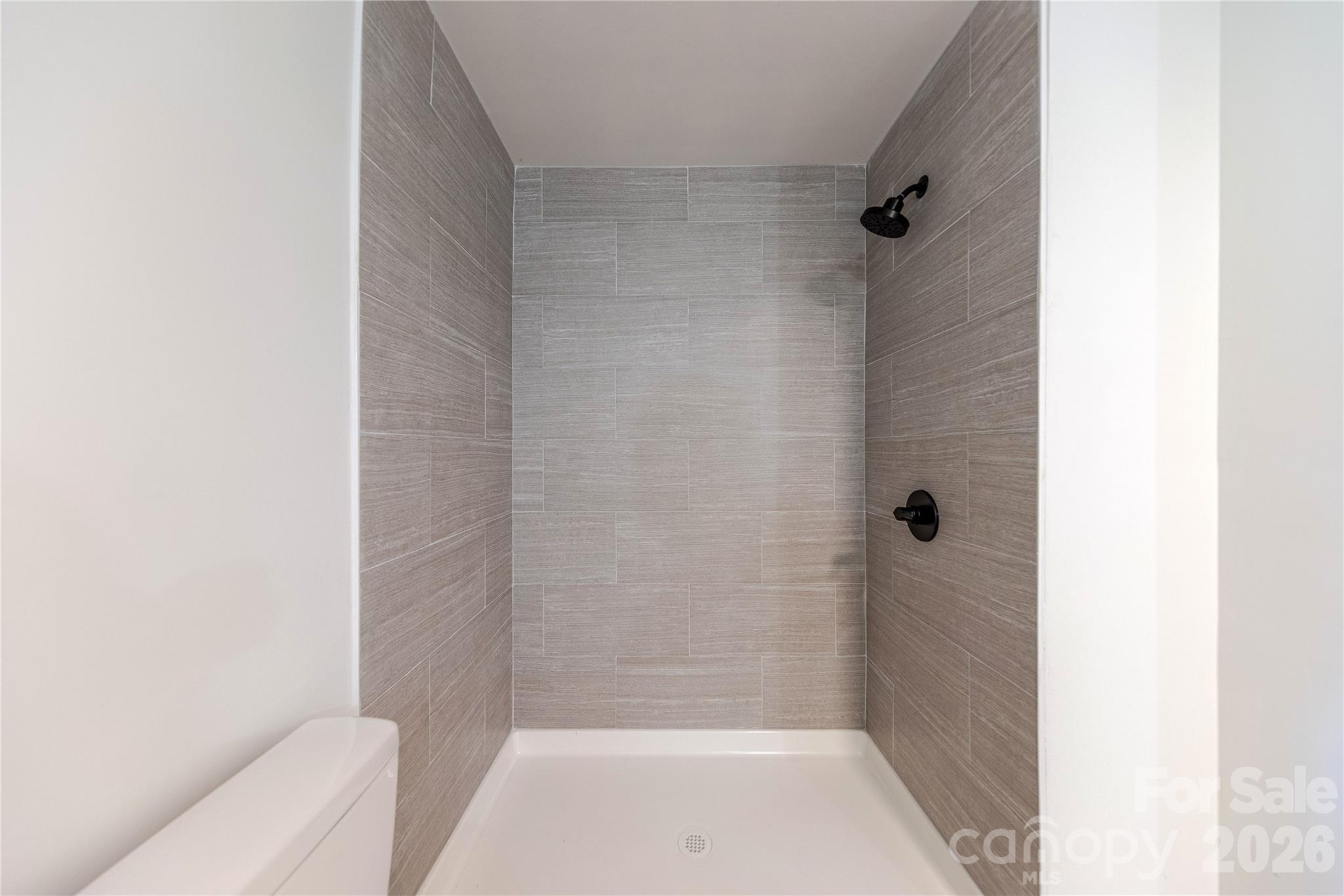 214 E Washington Avenue Property Photo 32