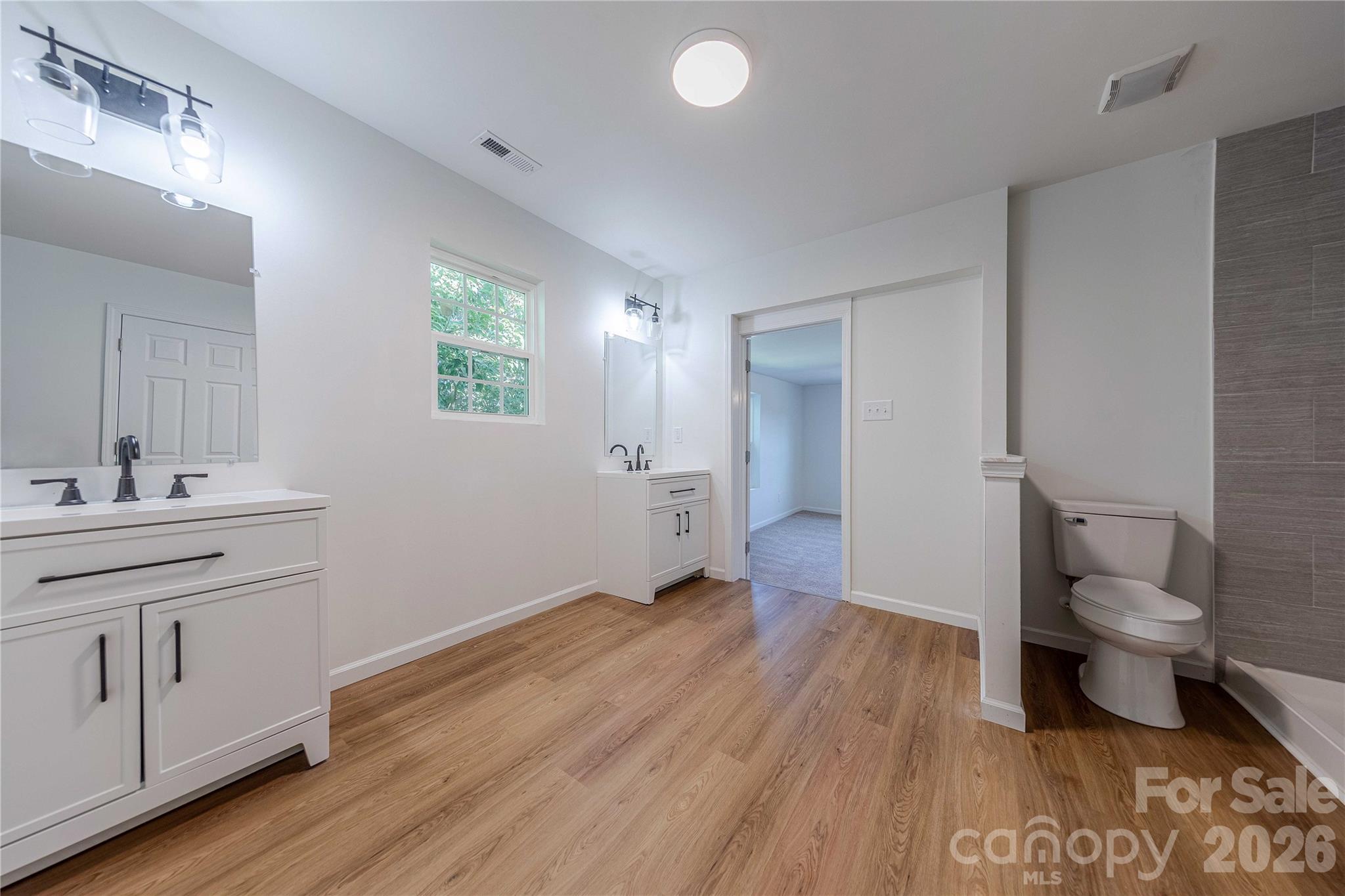 214 E Washington Avenue Property Photo 33