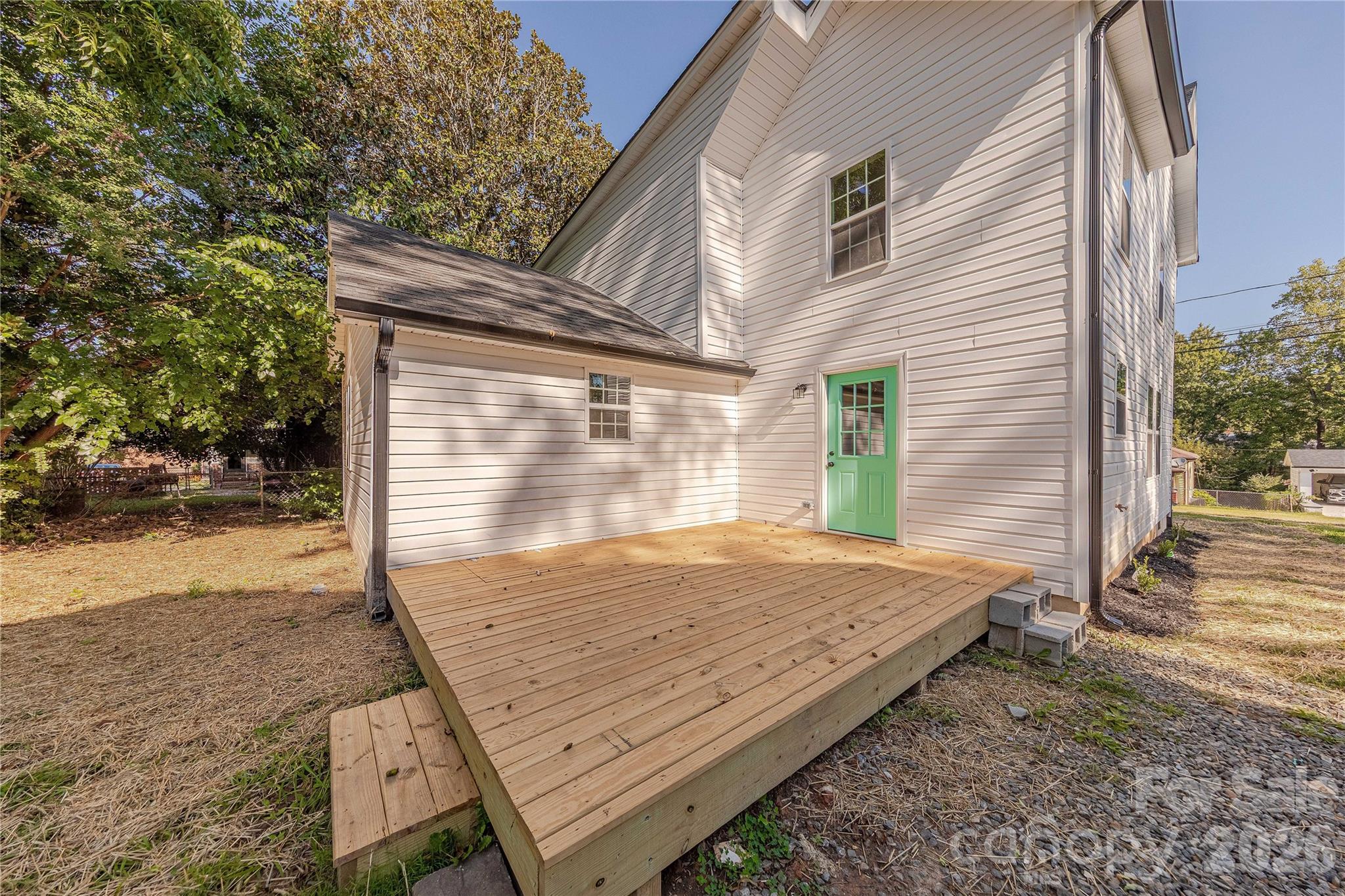 214 E Washington Avenue Property Photo 35
