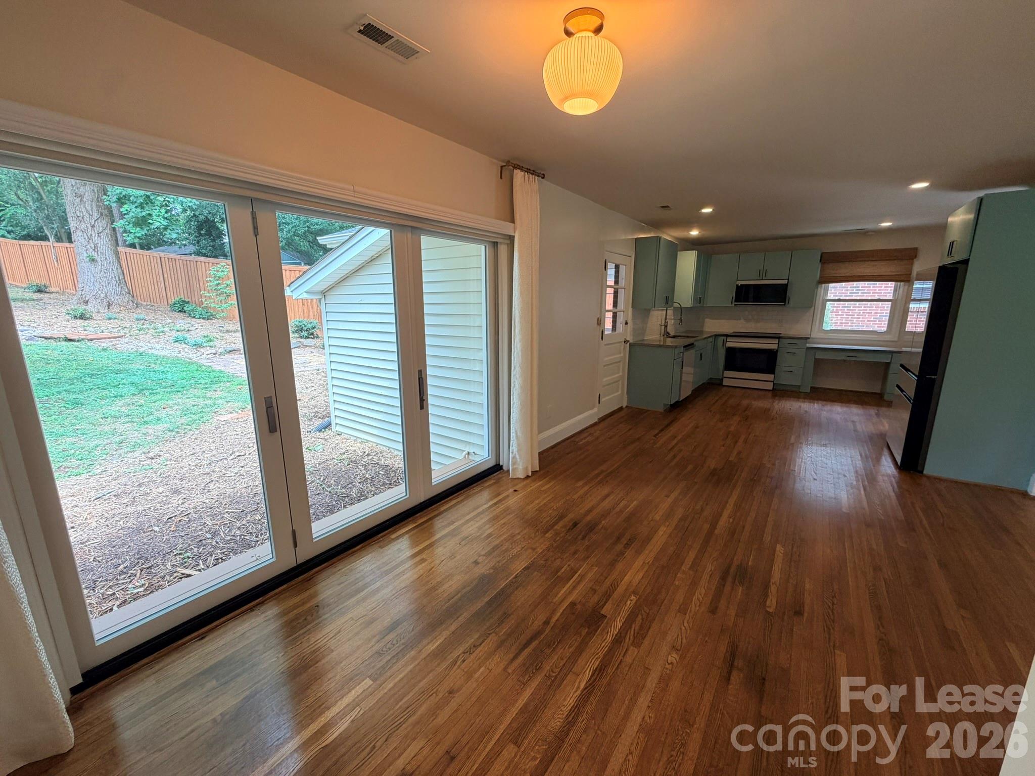 3111 Airlie Street Property Photo 18