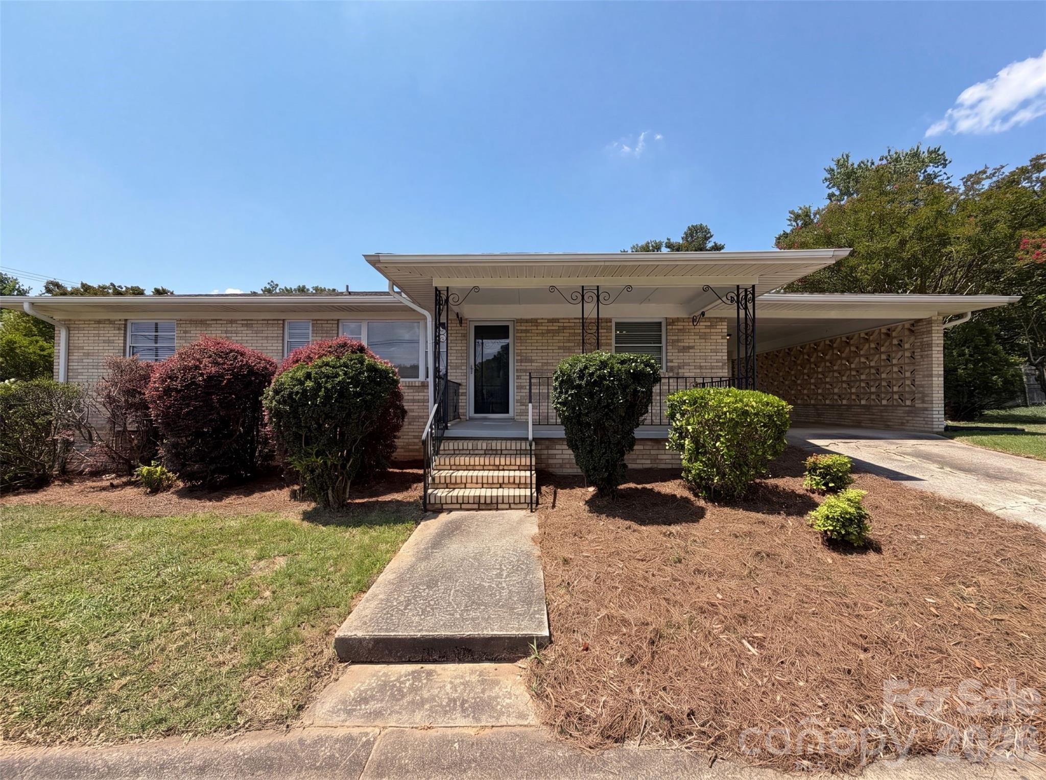 608 E Ryder Avenue Property Photo 1