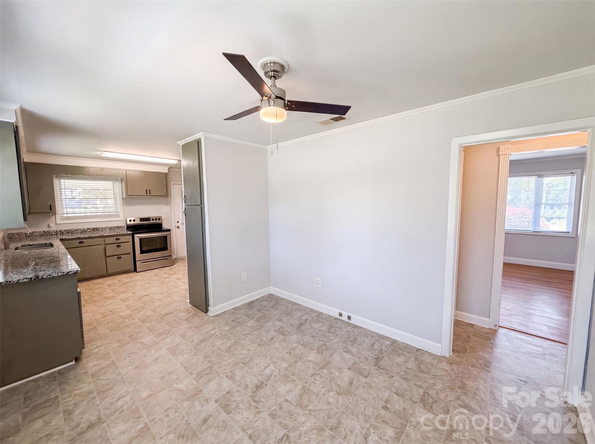 608 E Ryder Avenue Property Photo 8