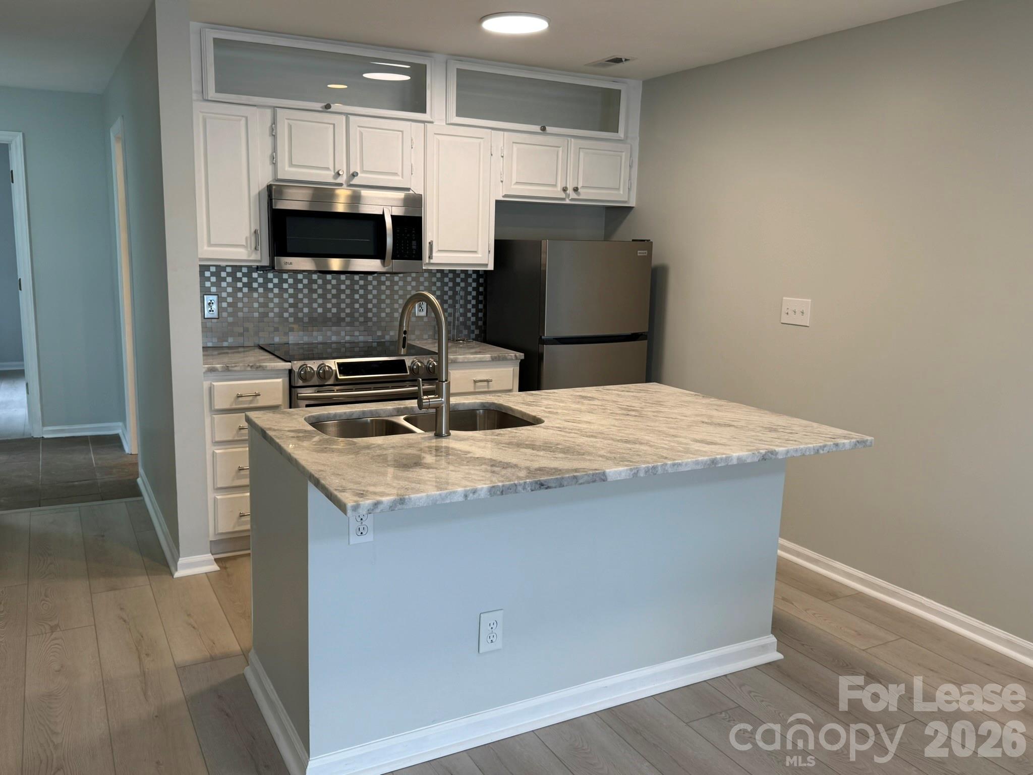 363 Northwest Drive Property Photo 6