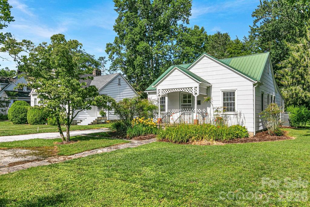 105 Parkview Drive Property Photo 4