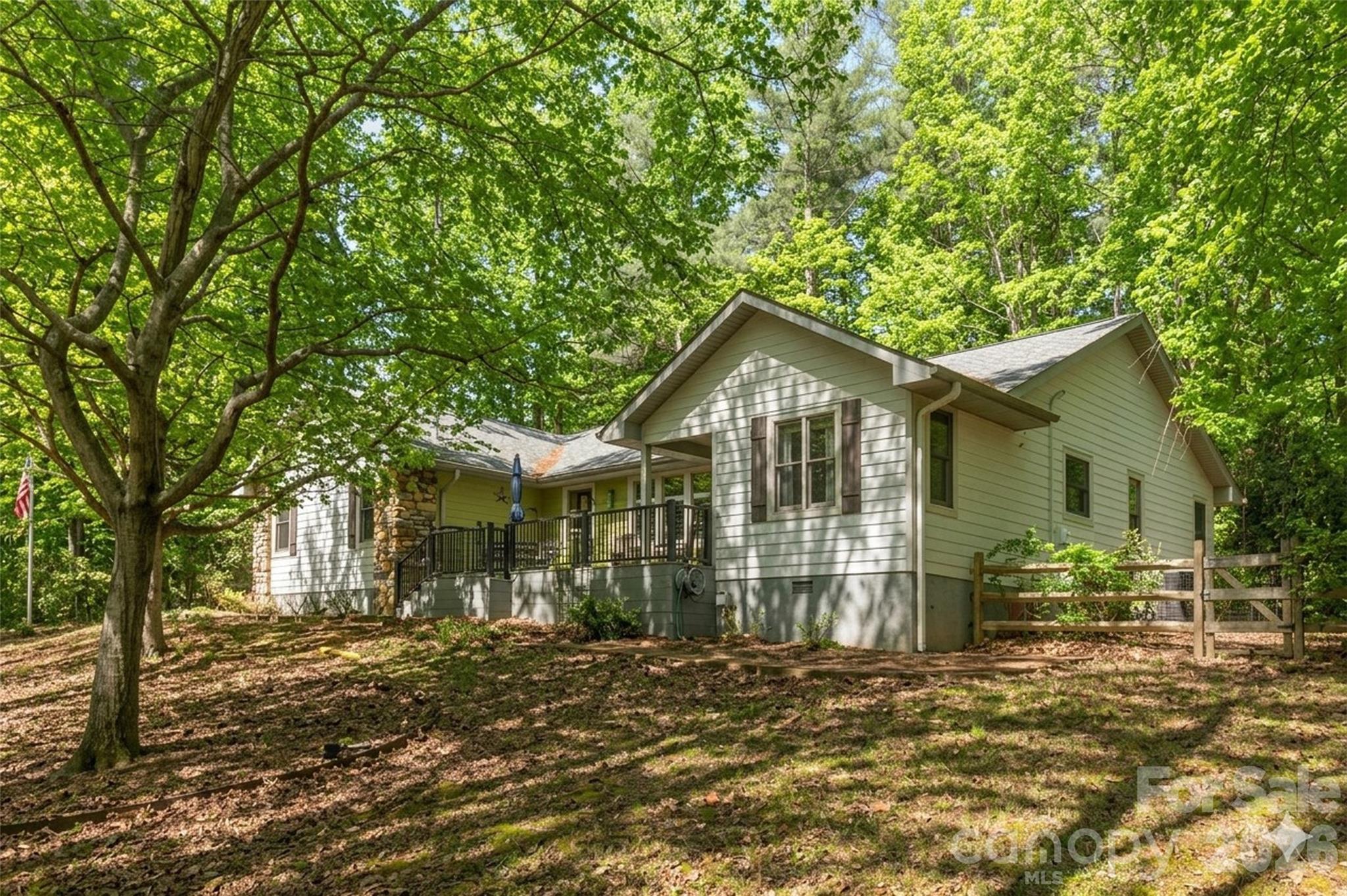 128 Camellia Way Property Photo 5