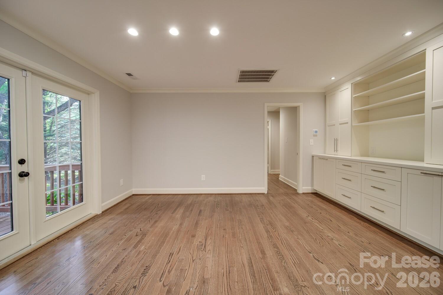 6700 Castlegate Drive Property Photo 13