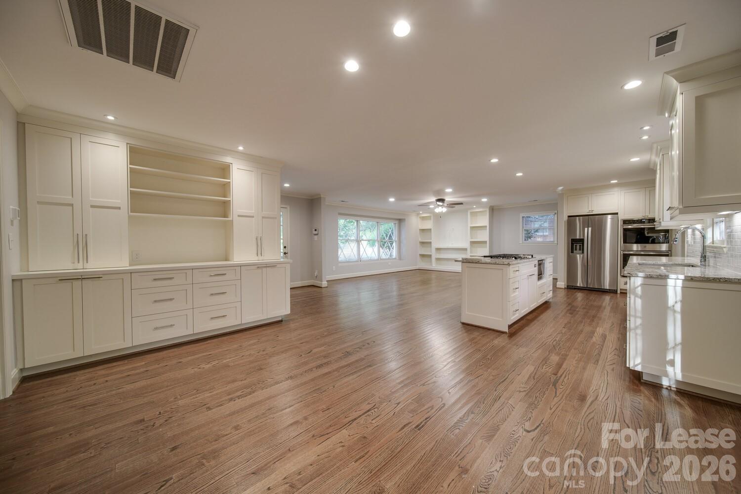6700 Castlegate Drive Property Photo 14