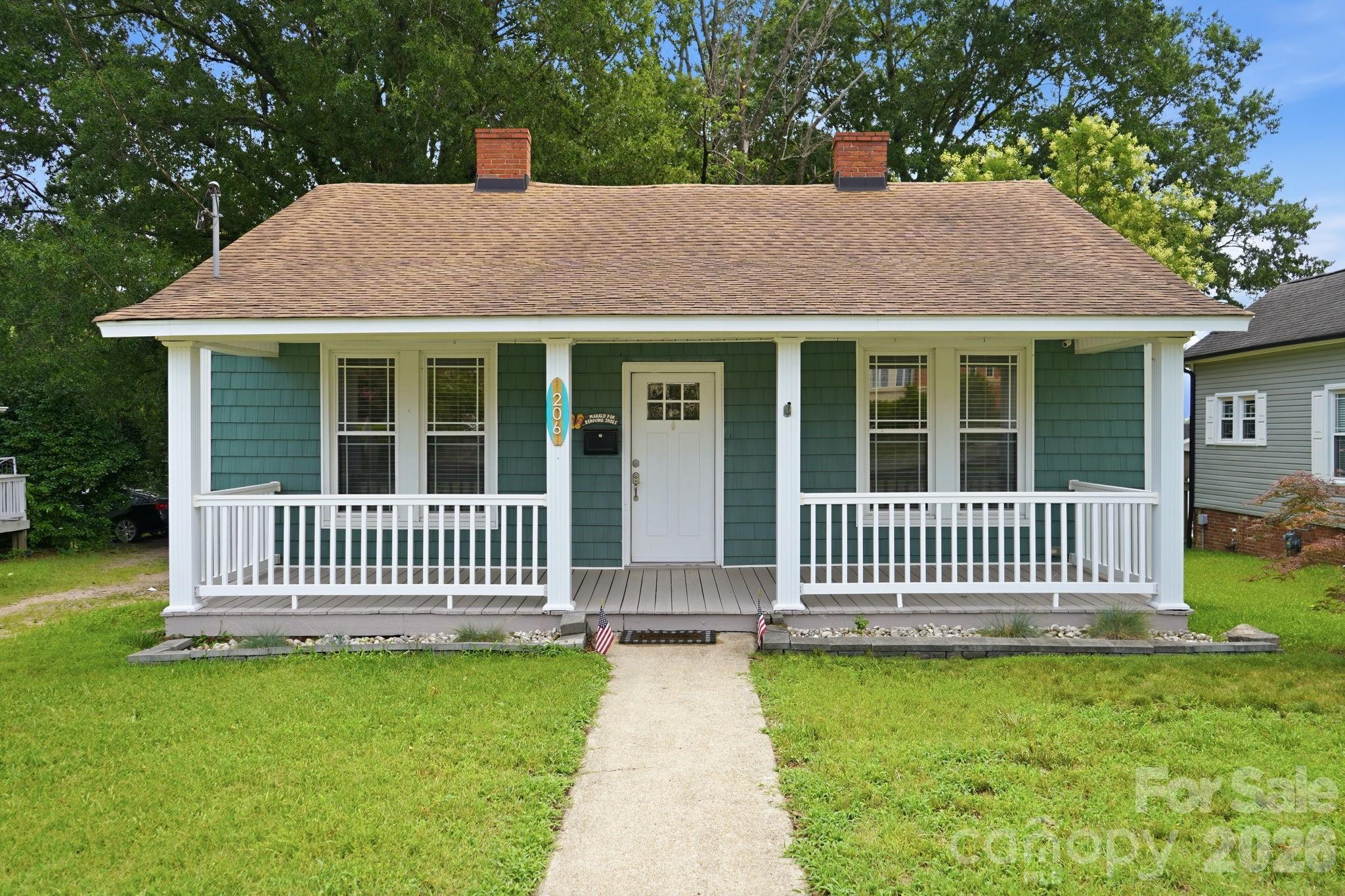 206 N Ridge Avenue Property Photo 1