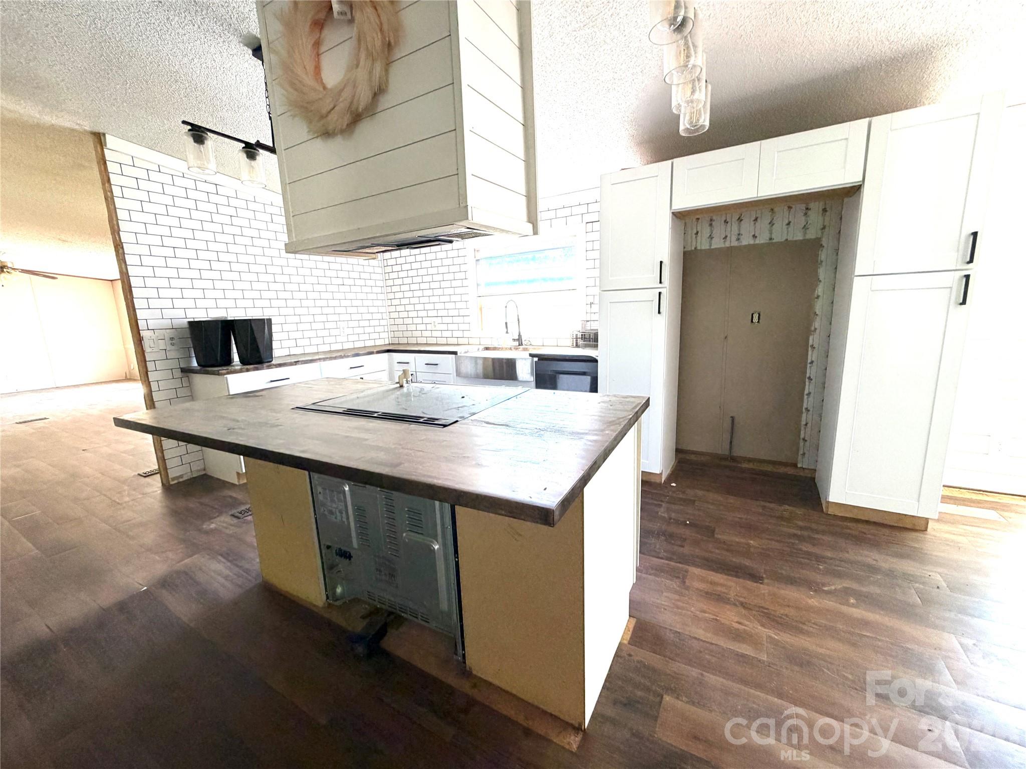 1050 Gold Mine Drive 6 Property Photo 4