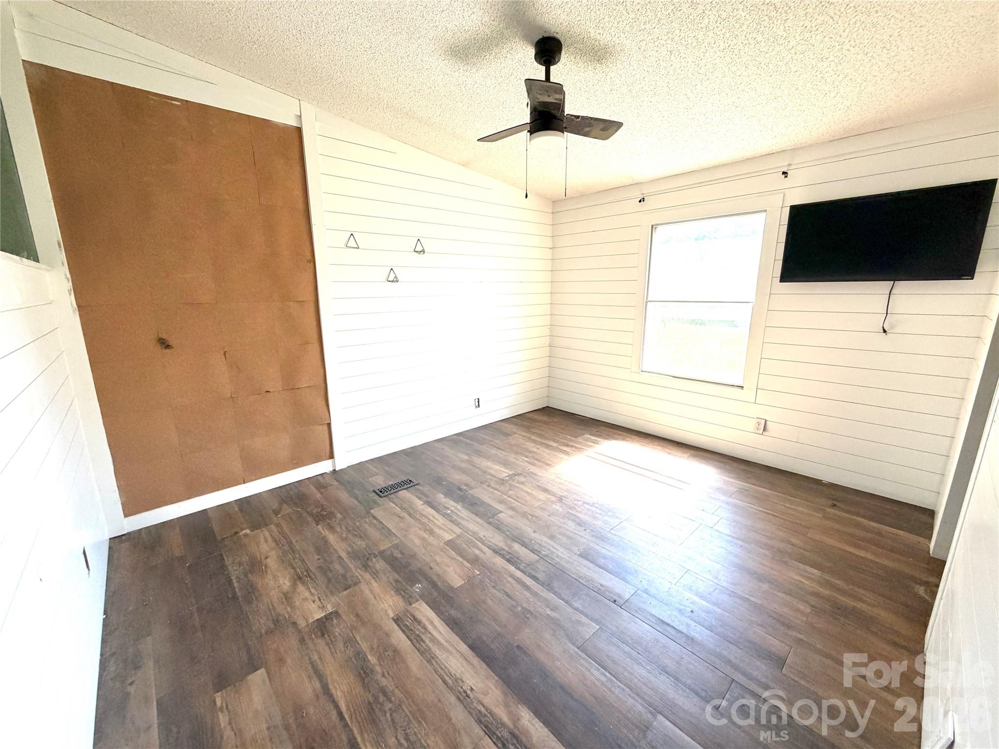 1050 Gold Mine Drive 6 Property Photo 10