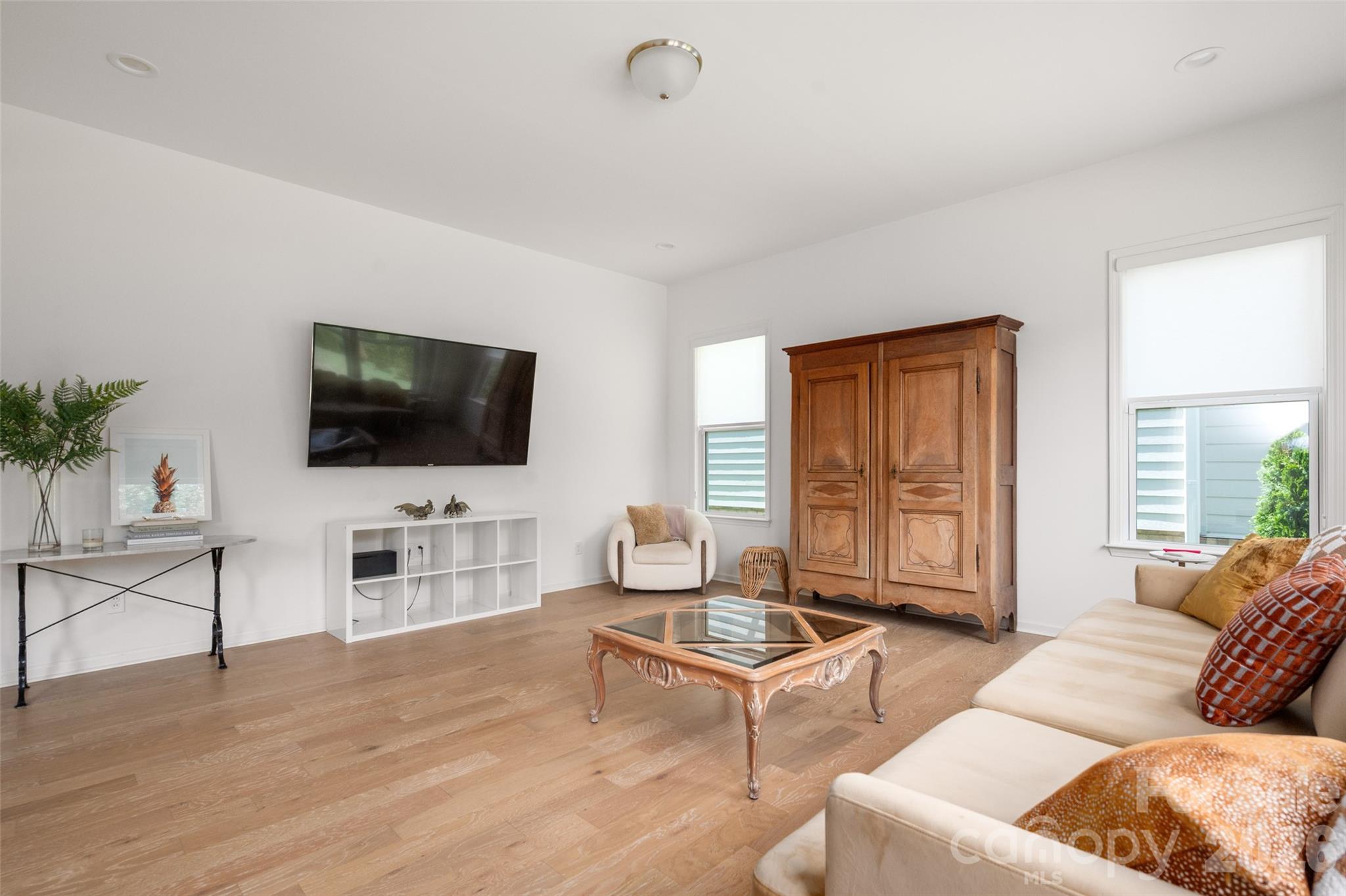 1042 Scotch Meadows Loop Property Photo 11