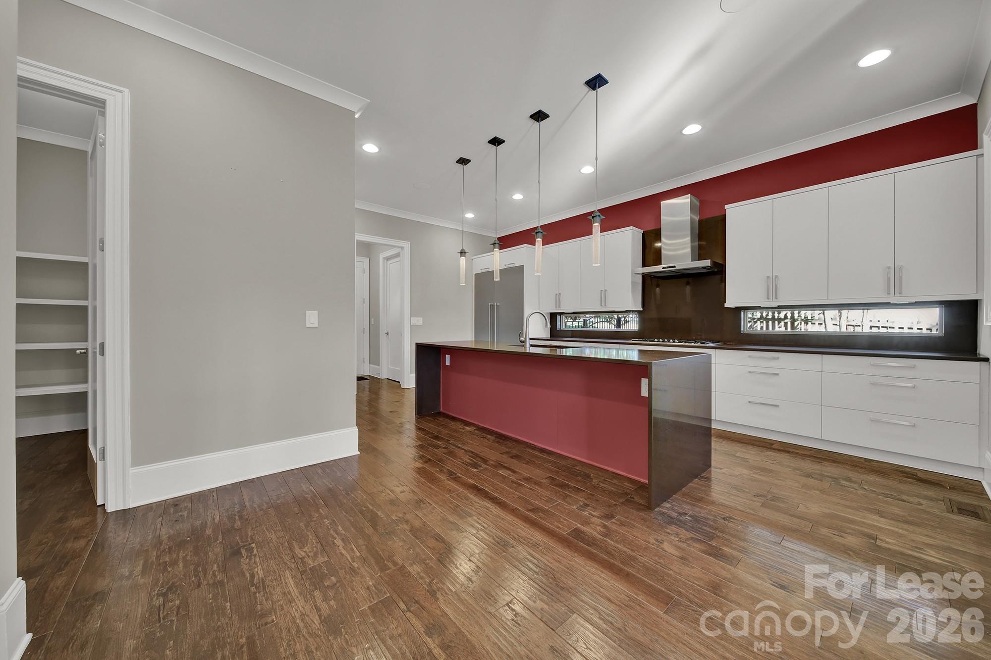 2011 Sharon Avenue Property Photo 9