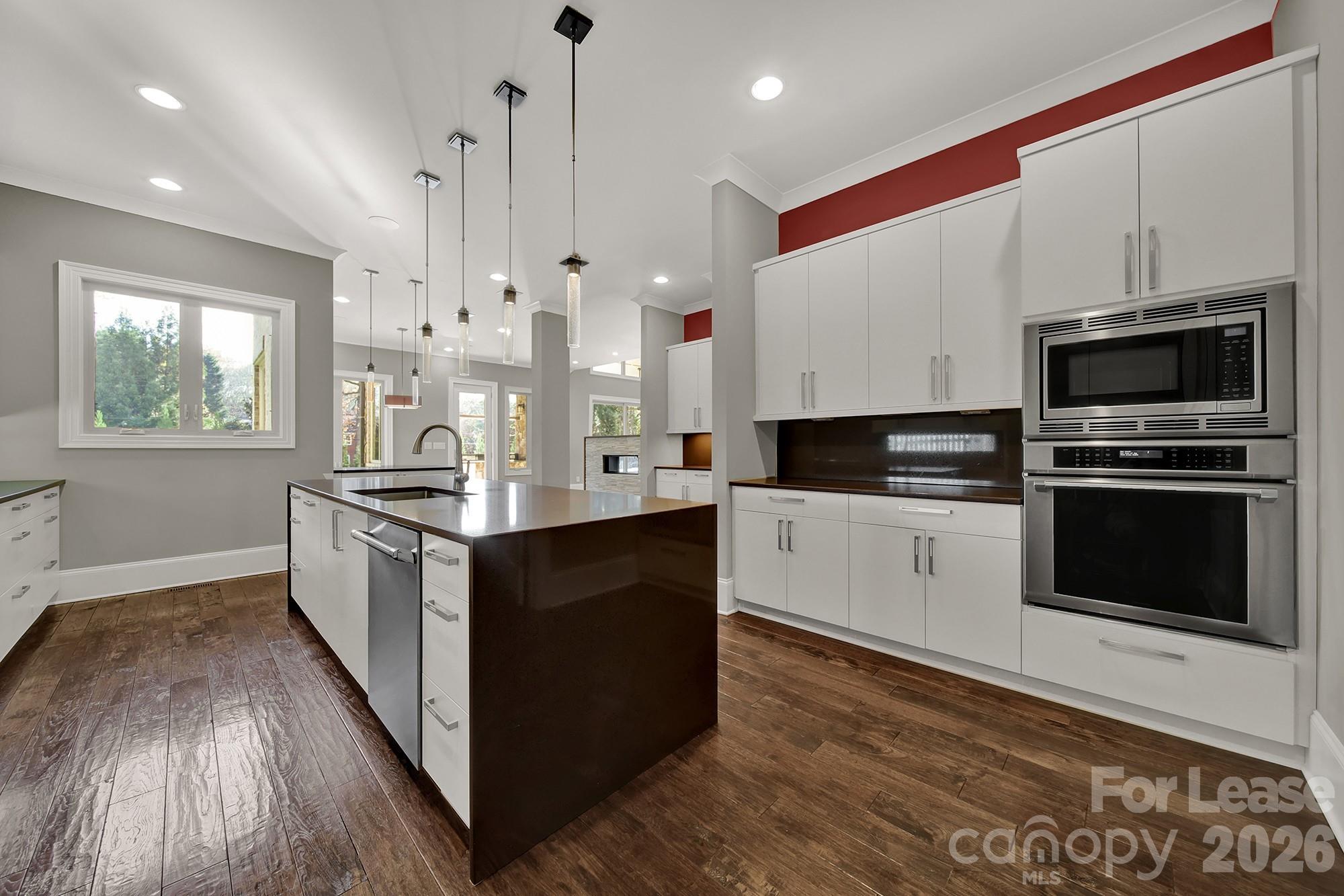 2011 Sharon Avenue Property Photo 12