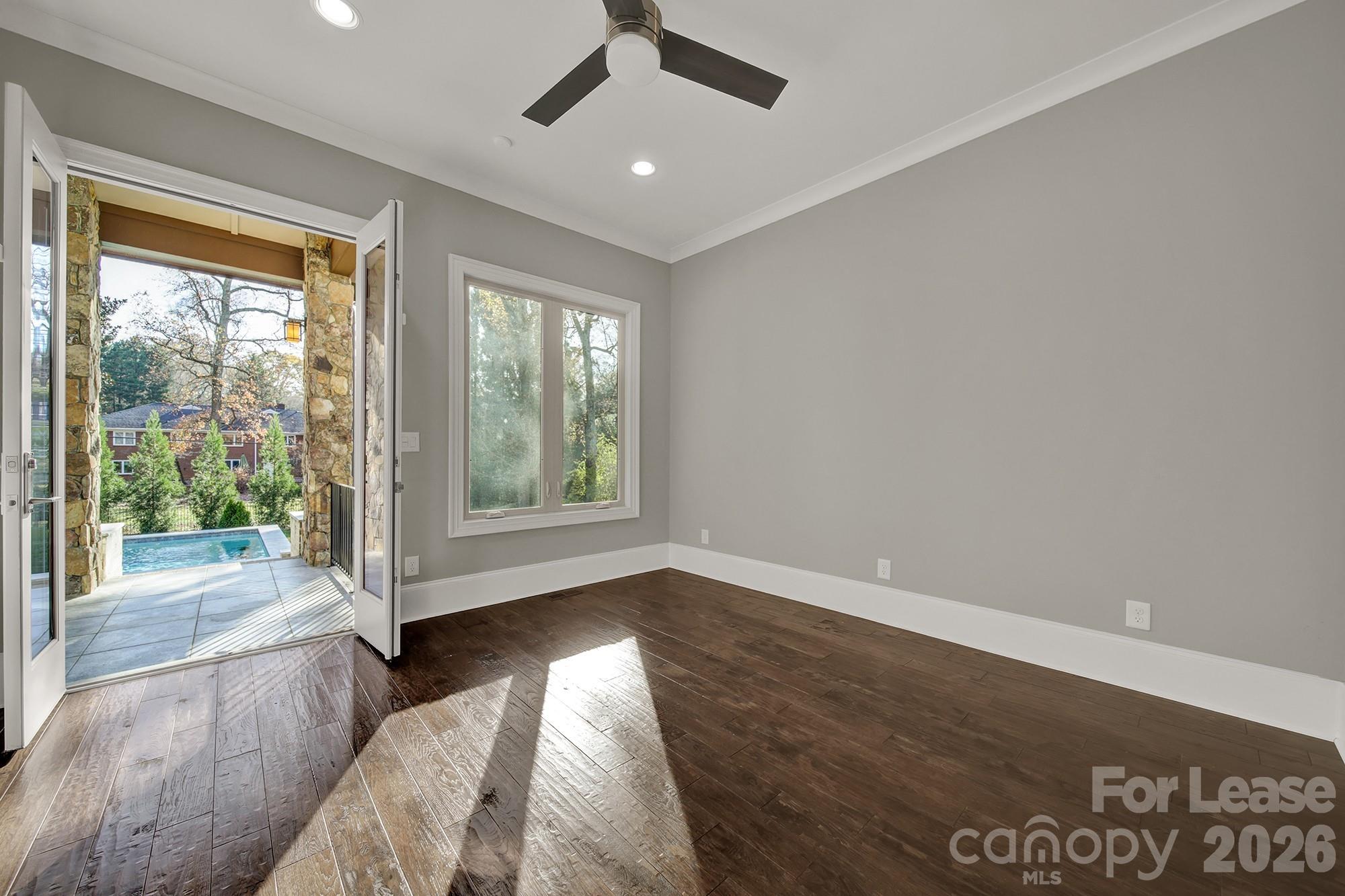 2011 Sharon Avenue Property Photo 15