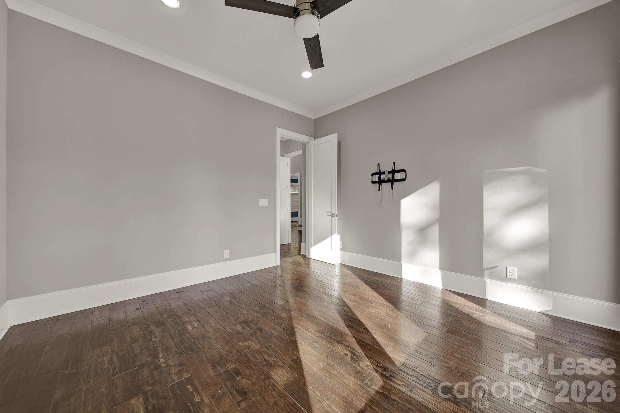 2011 Sharon Avenue Property Photo 16