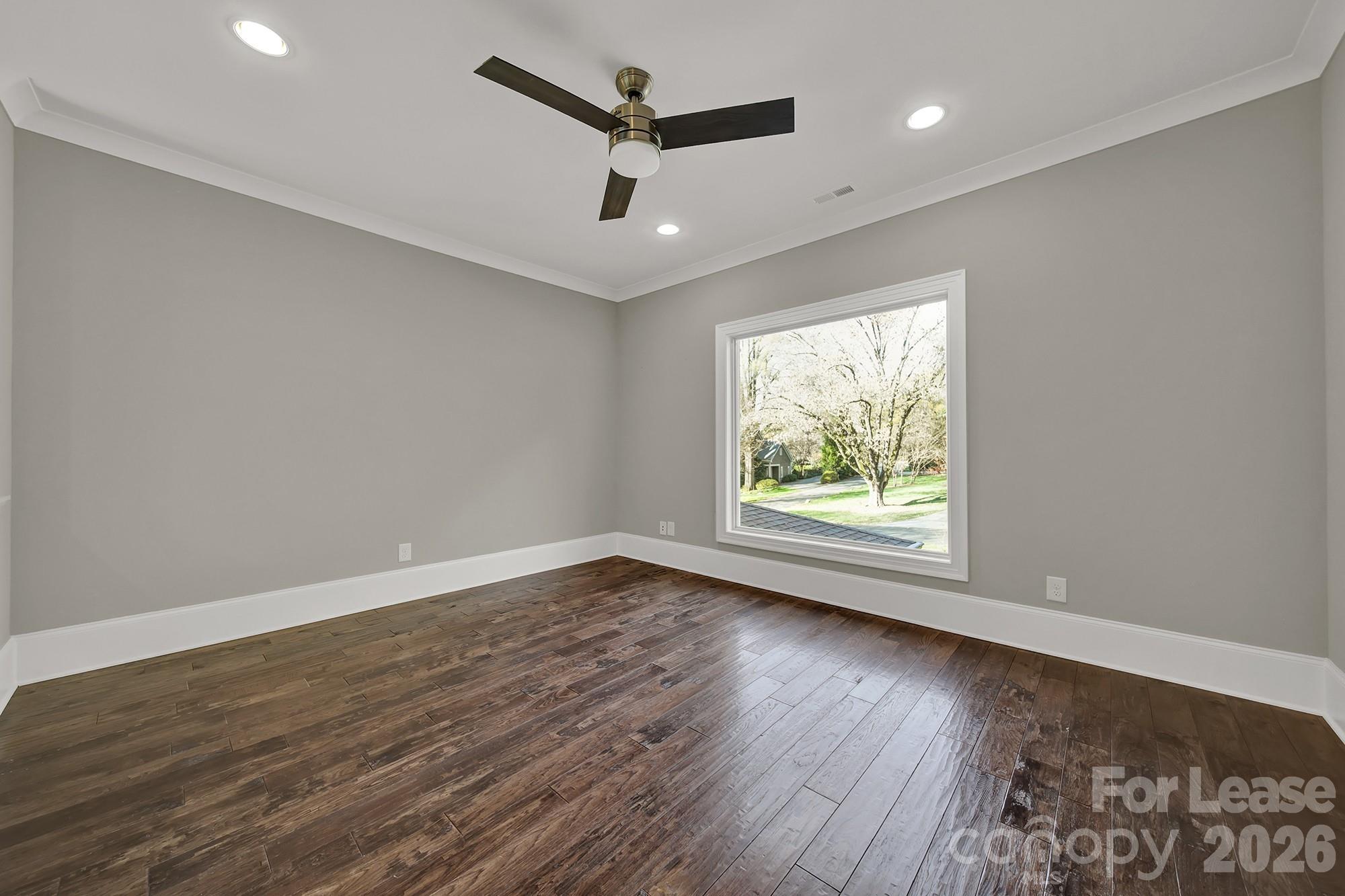 2011 Sharon Avenue Property Photo 23