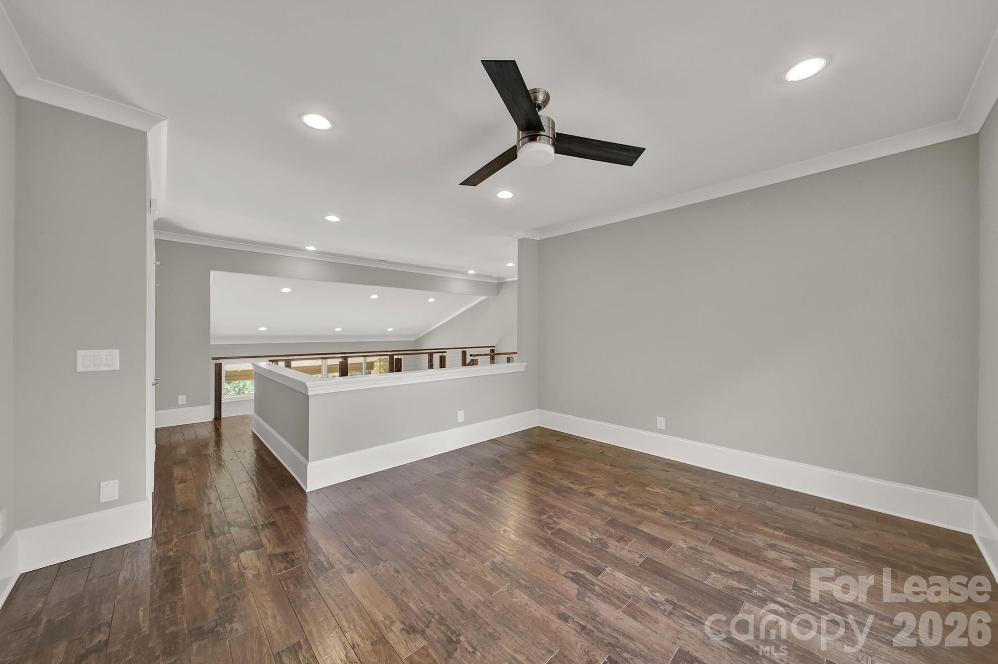 2011 Sharon Avenue Property Photo 24