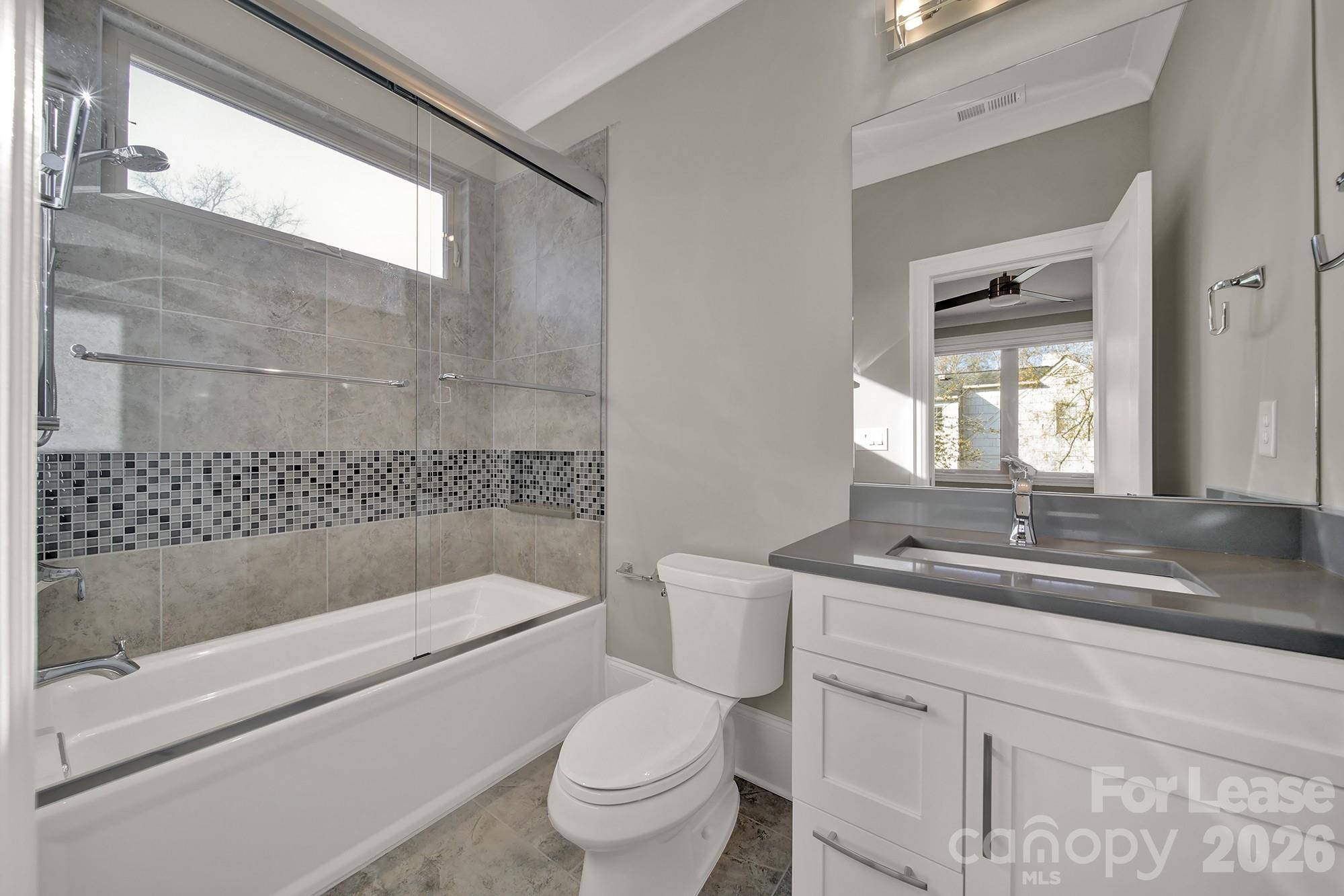 2011 Sharon Avenue Property Photo 27