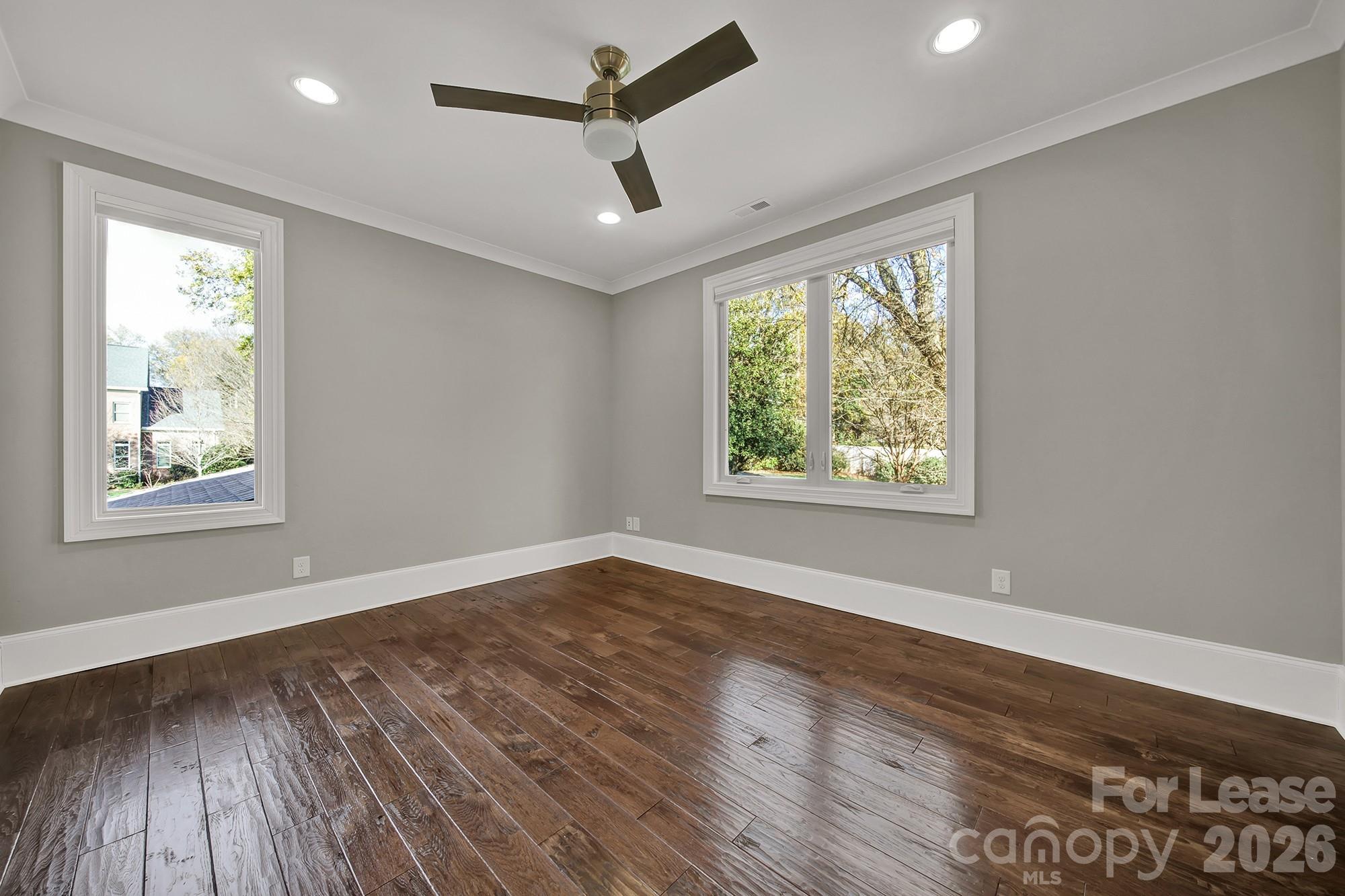 2011 Sharon Avenue Property Photo 28