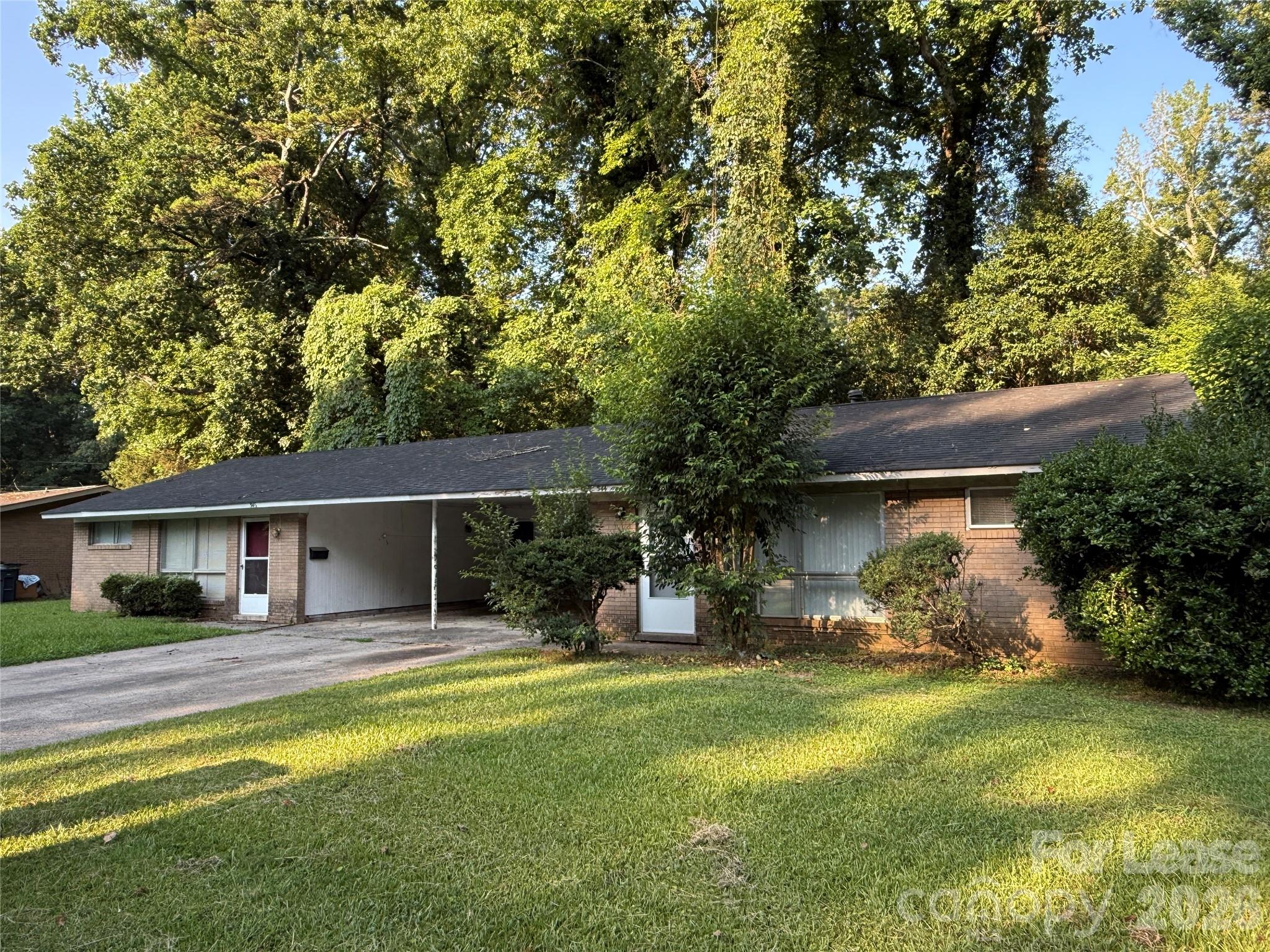 544 Blendwood Drive Property Photo 1