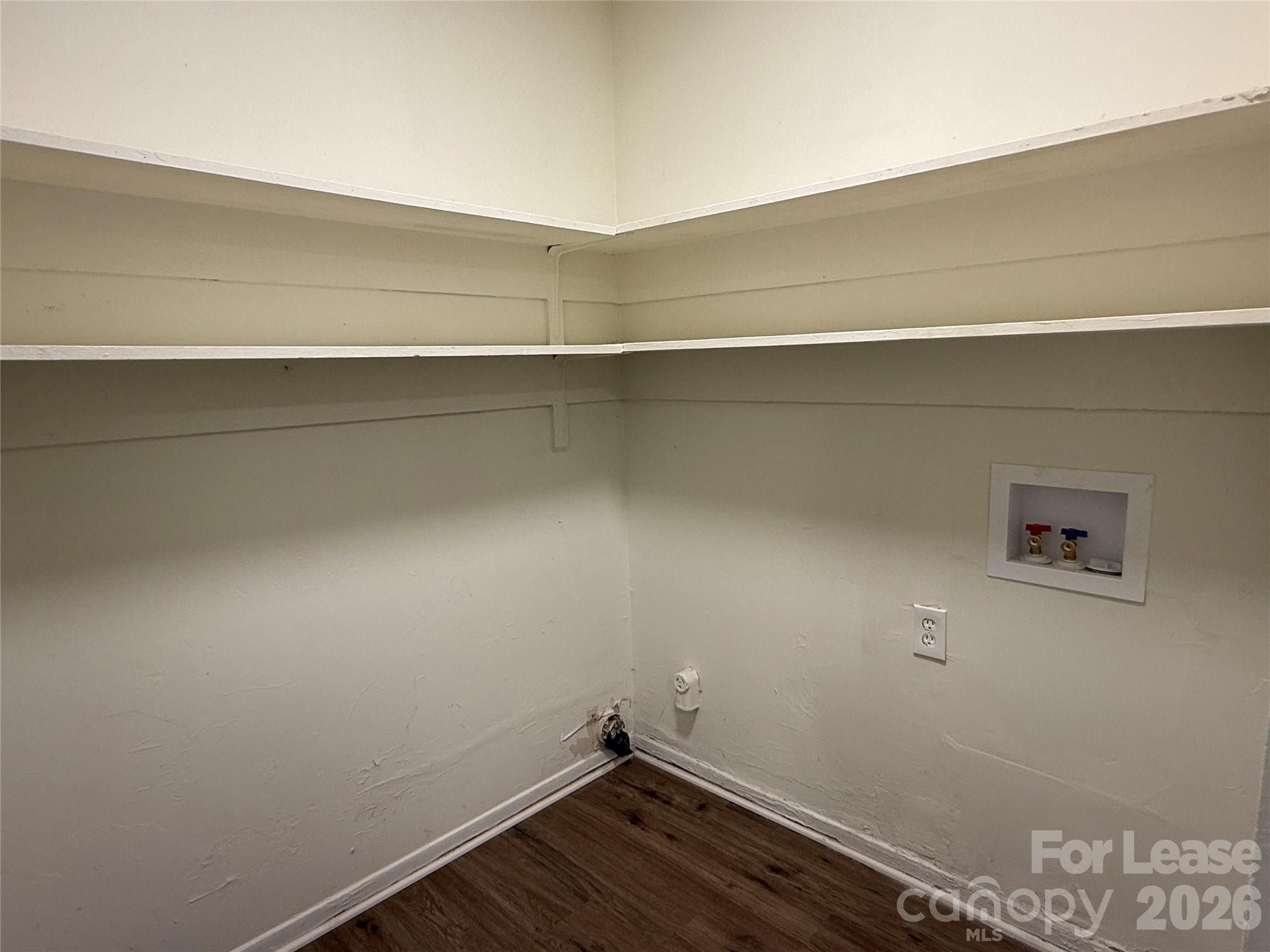 544 Blendwood Drive Property Photo 6