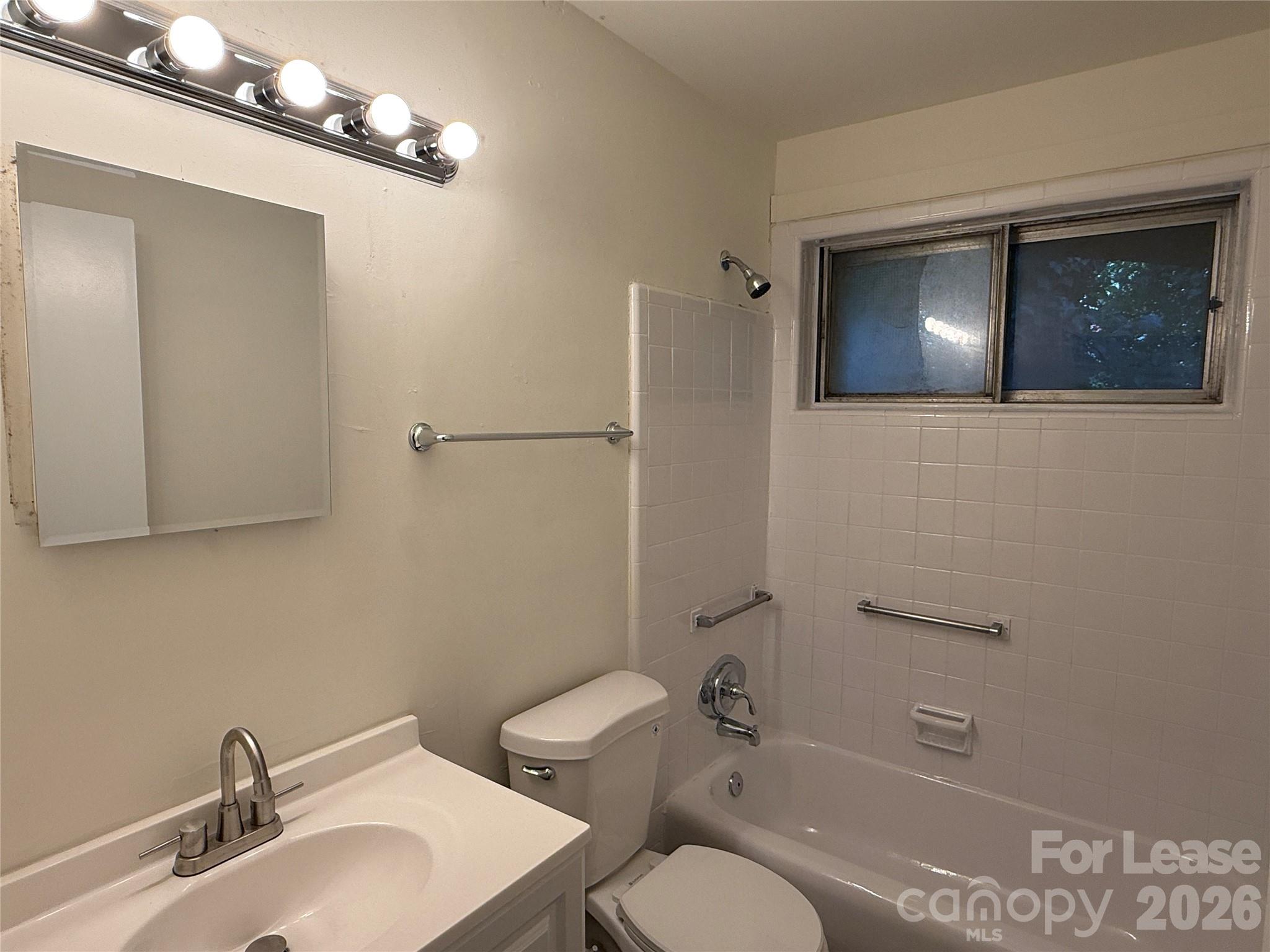 544 Blendwood Drive Property Photo 8