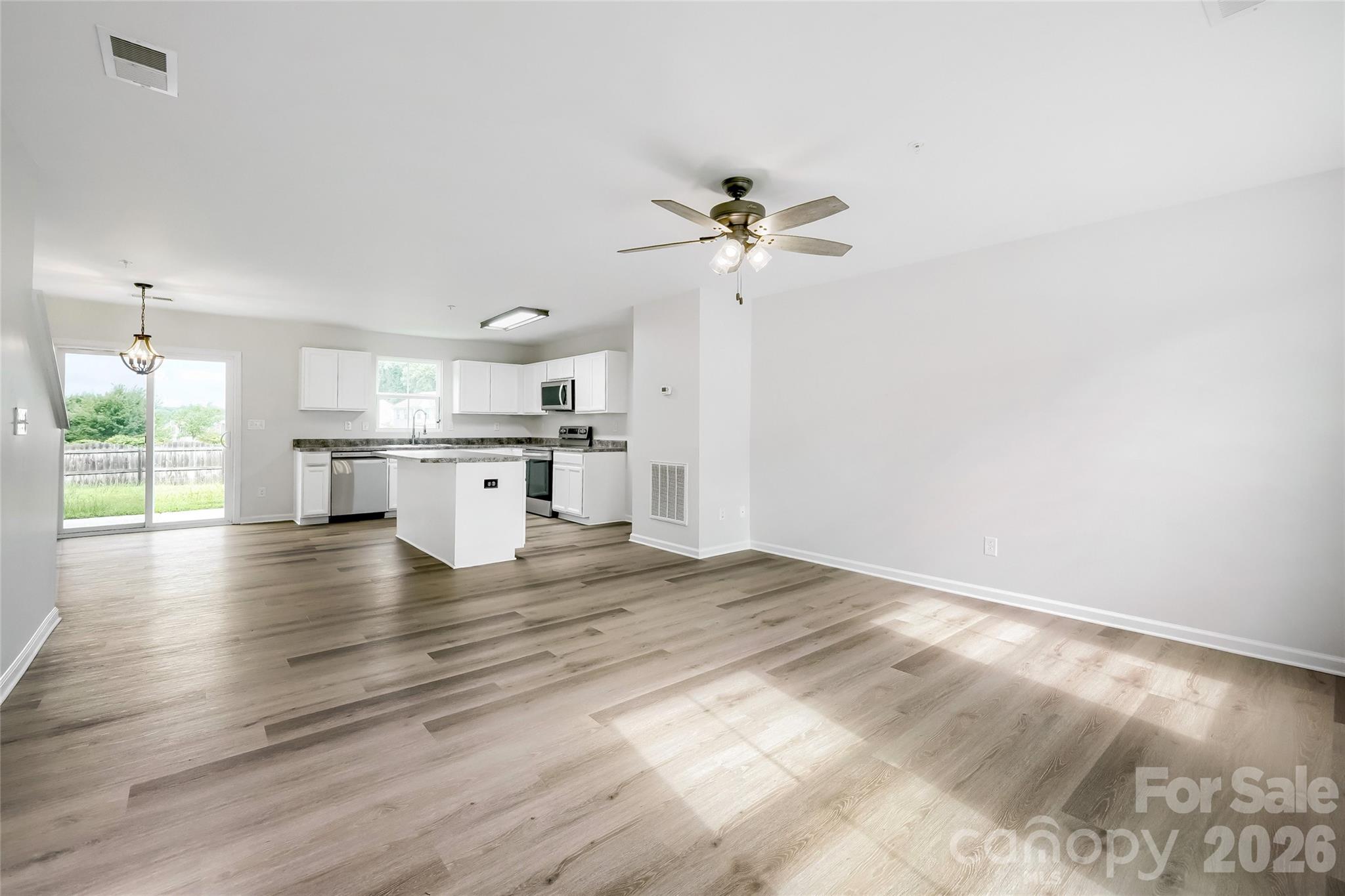 2394 Everton Circle Property Photo 7