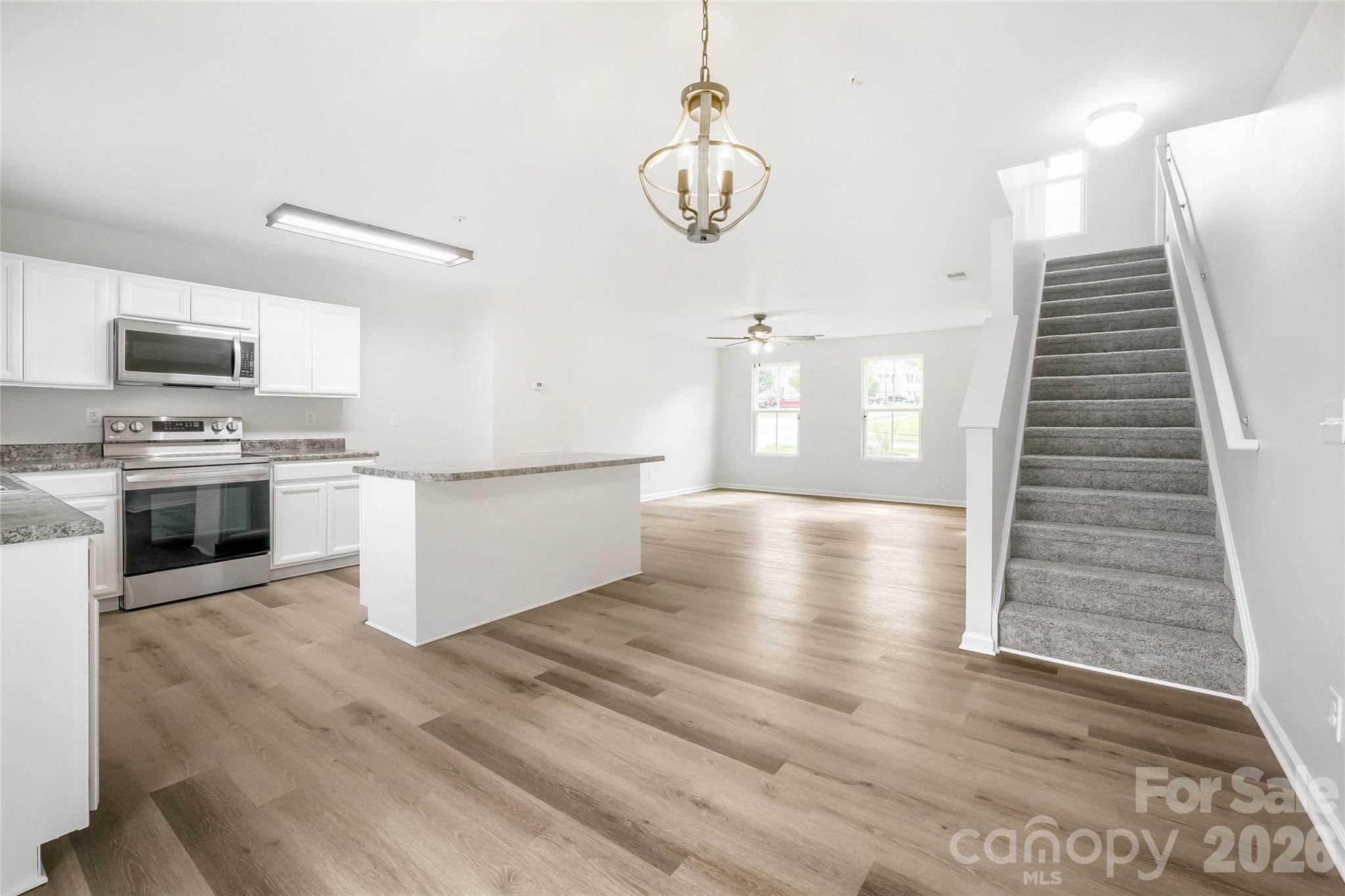 2394 Everton Circle Property Photo 8