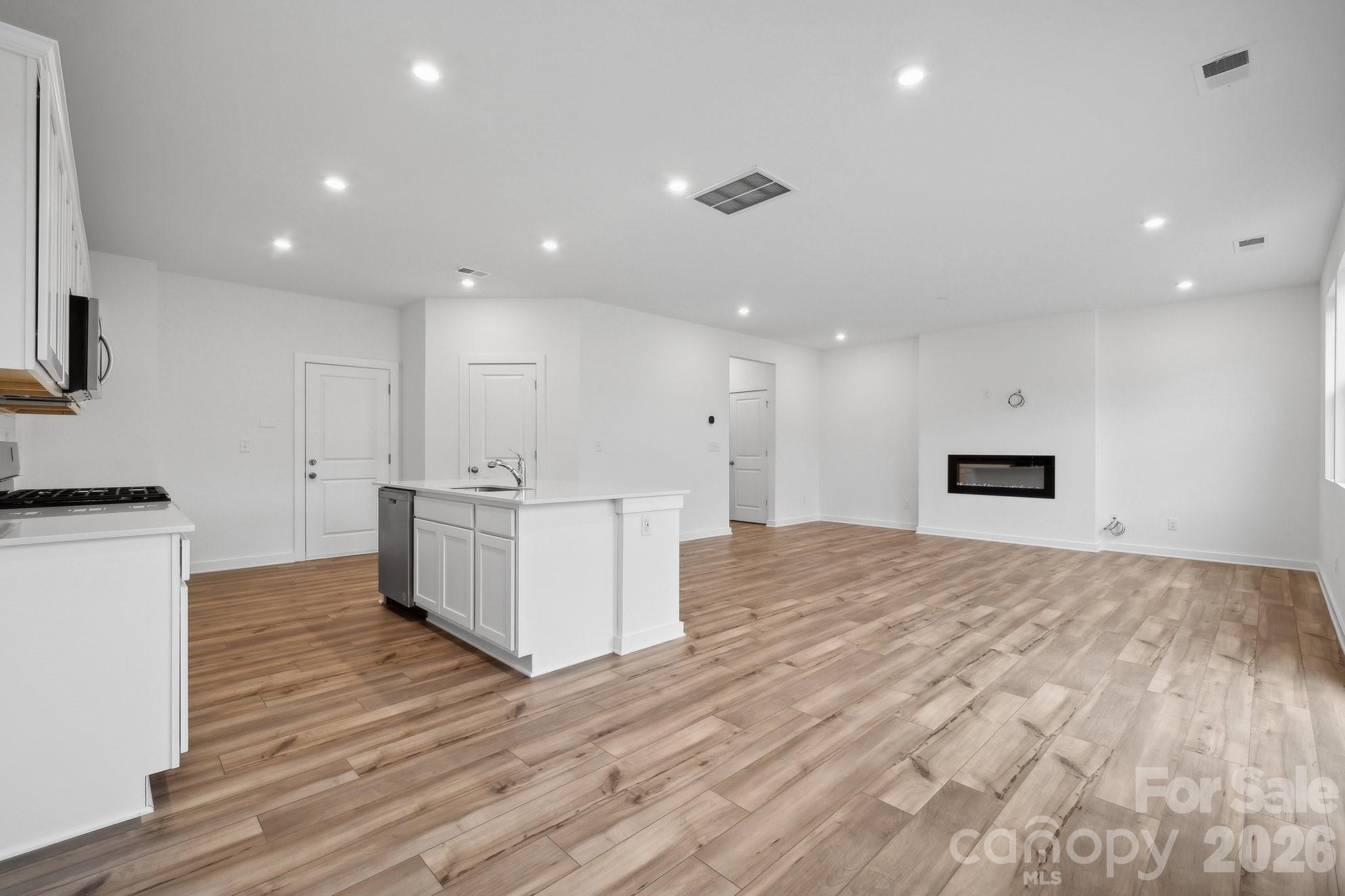 826 Olde England Drive Property Photo 8