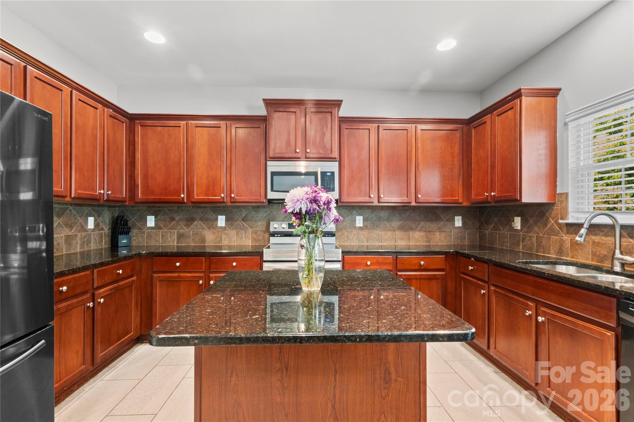 6600 Hermsley Road Property Photo 9