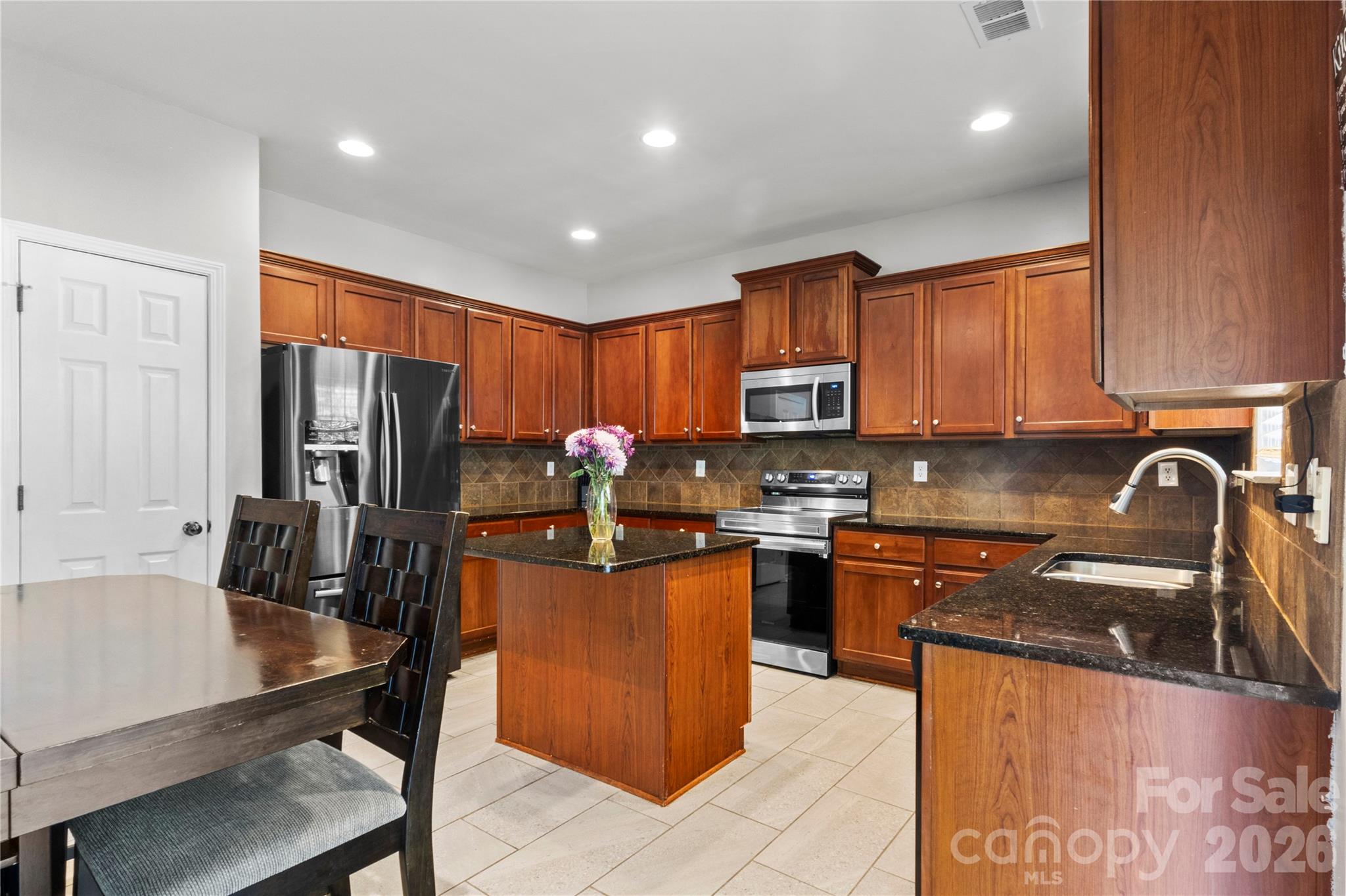 6600 Hermsley Road Property Photo 10