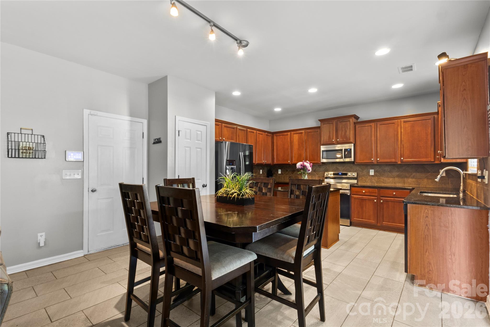 6600 Hermsley Road Property Photo 11