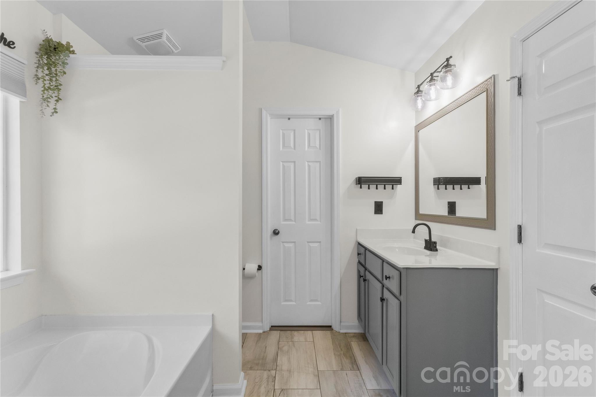 6600 Hermsley Road Property Photo 26