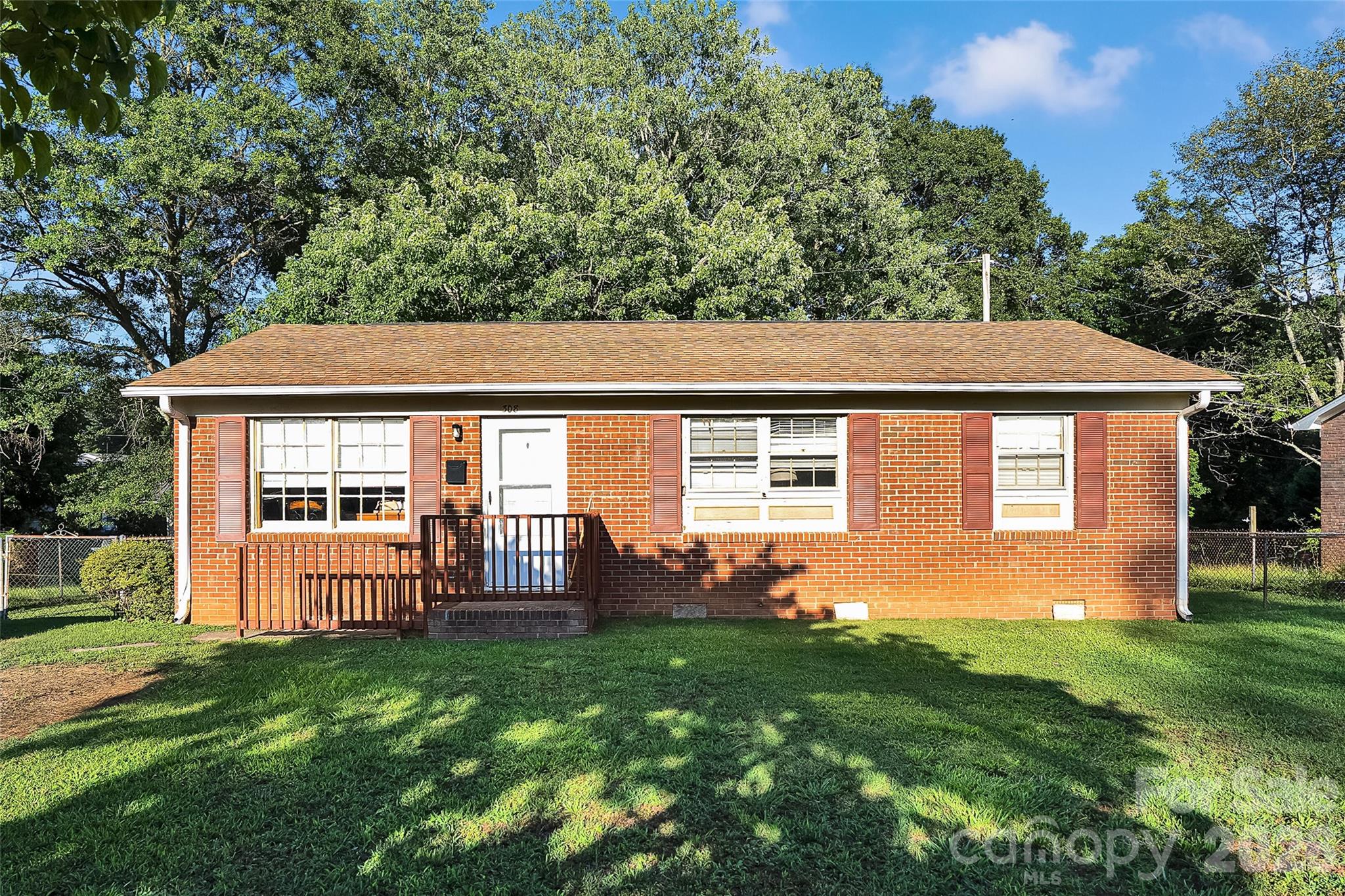 308 S Pine Street Property Photo 1