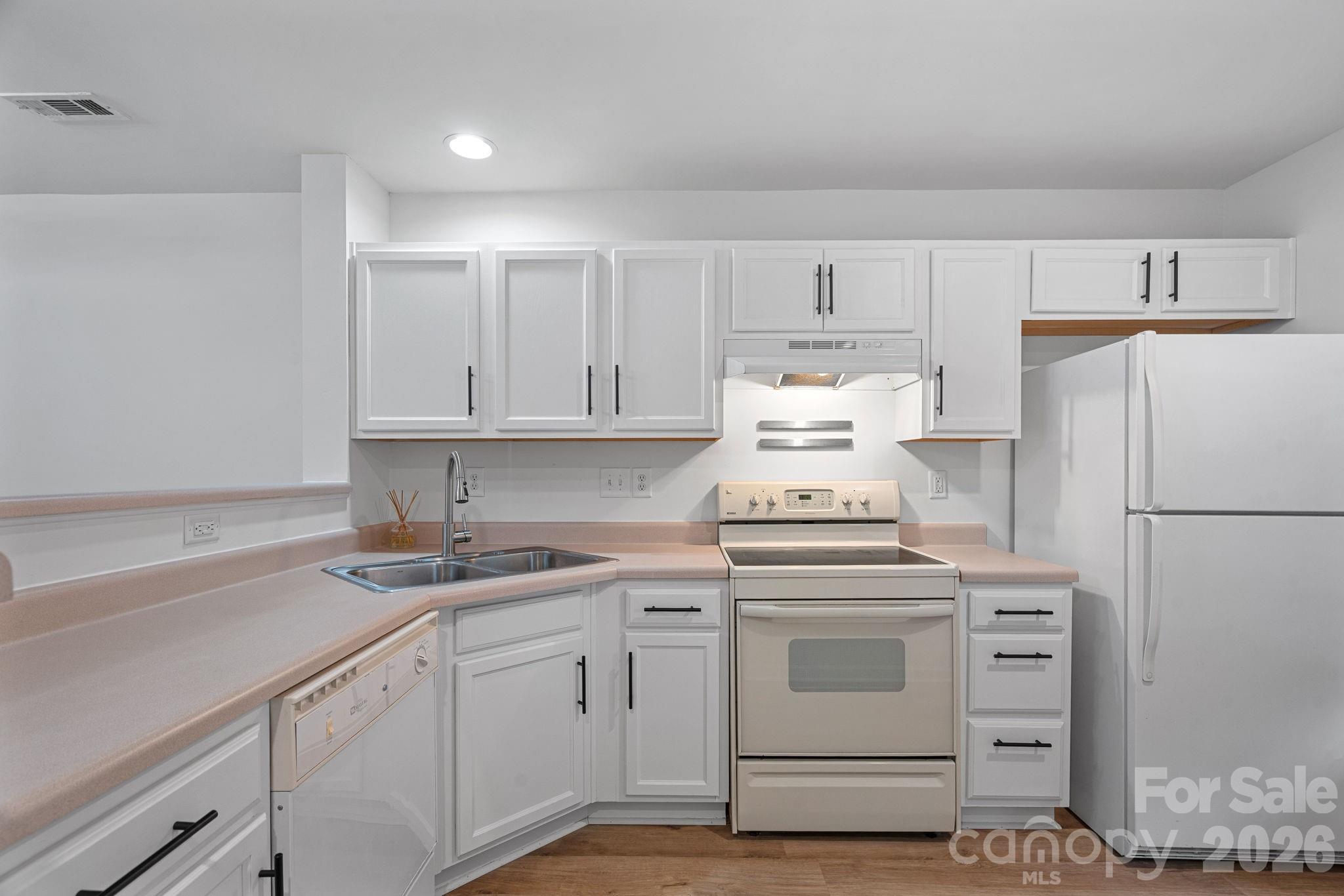 10822 Holly Ridge Boulevard Property Photo 4