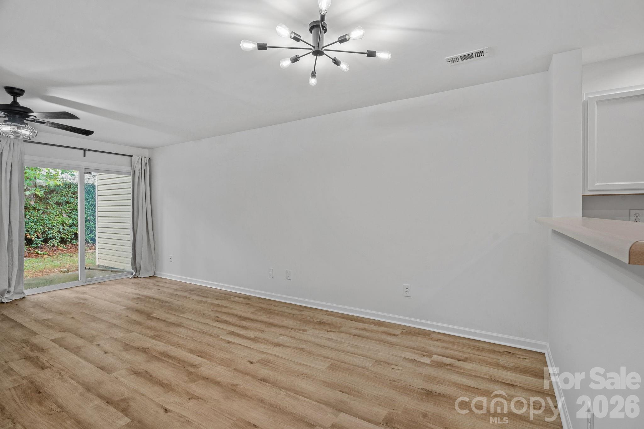 10822 Holly Ridge Boulevard Property Photo 7