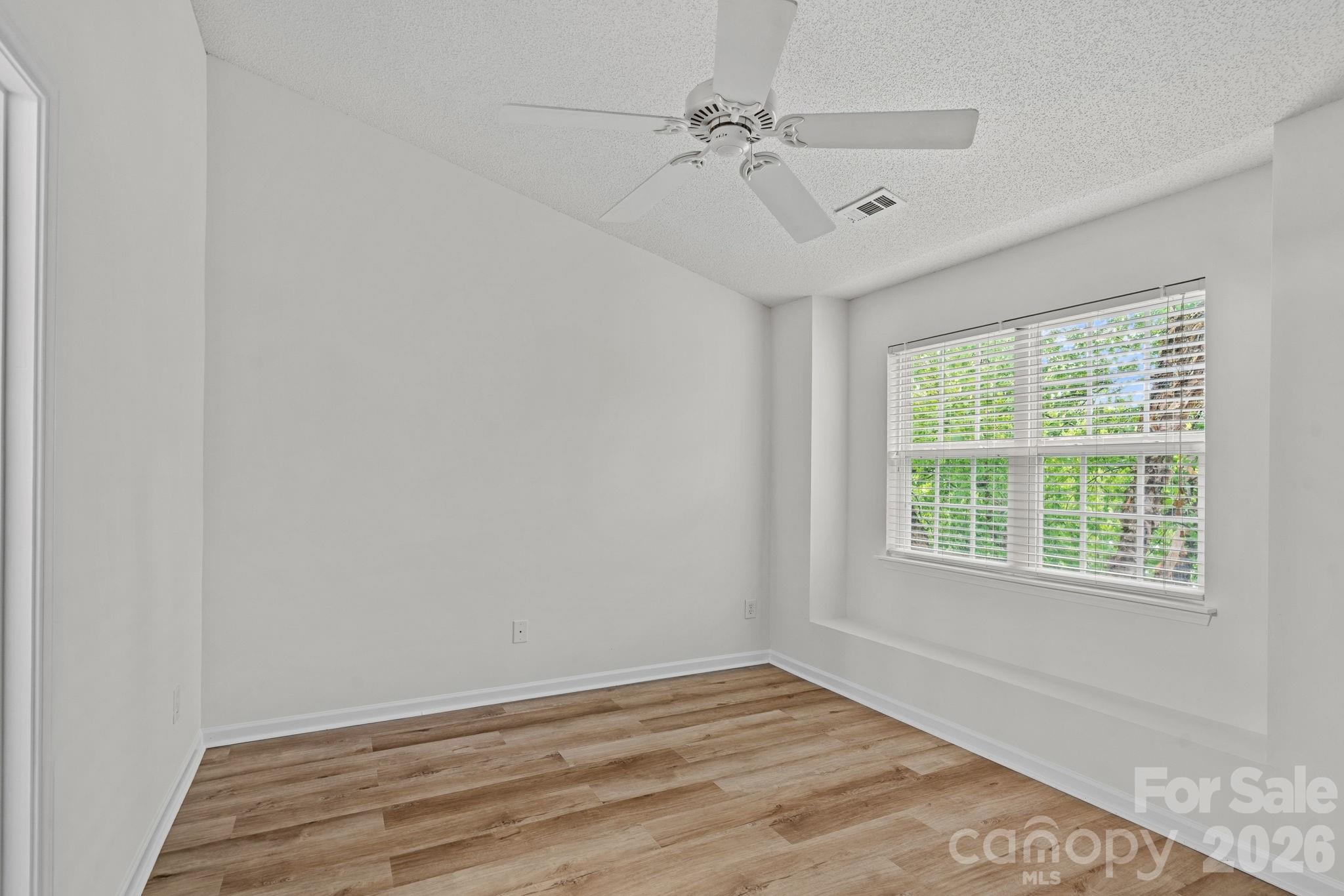 10822 Holly Ridge Boulevard Property Photo 11