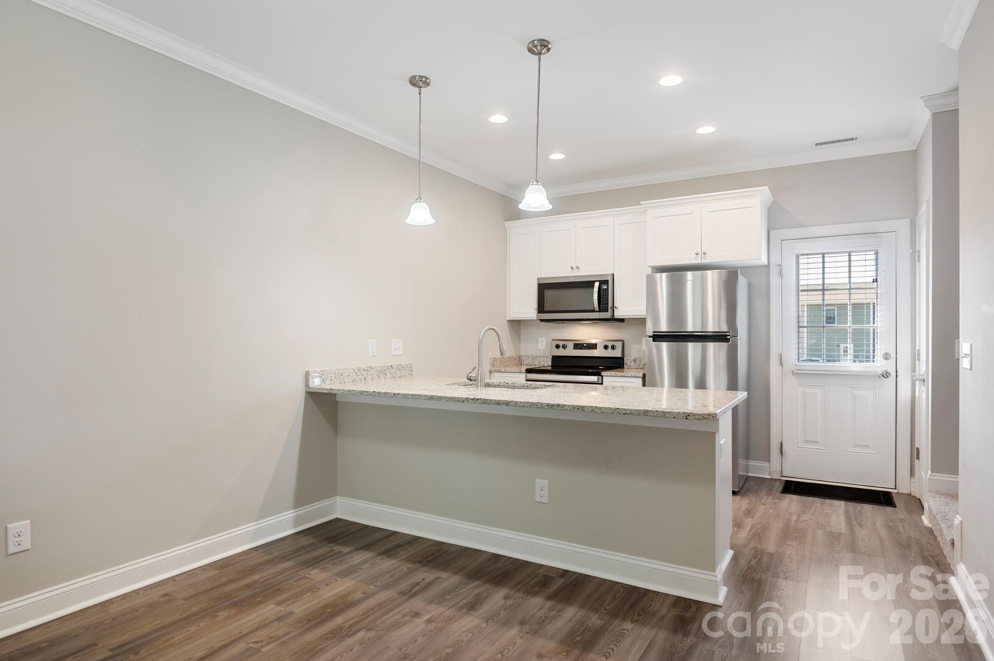 3939 Newhall Drive Property Photo 10