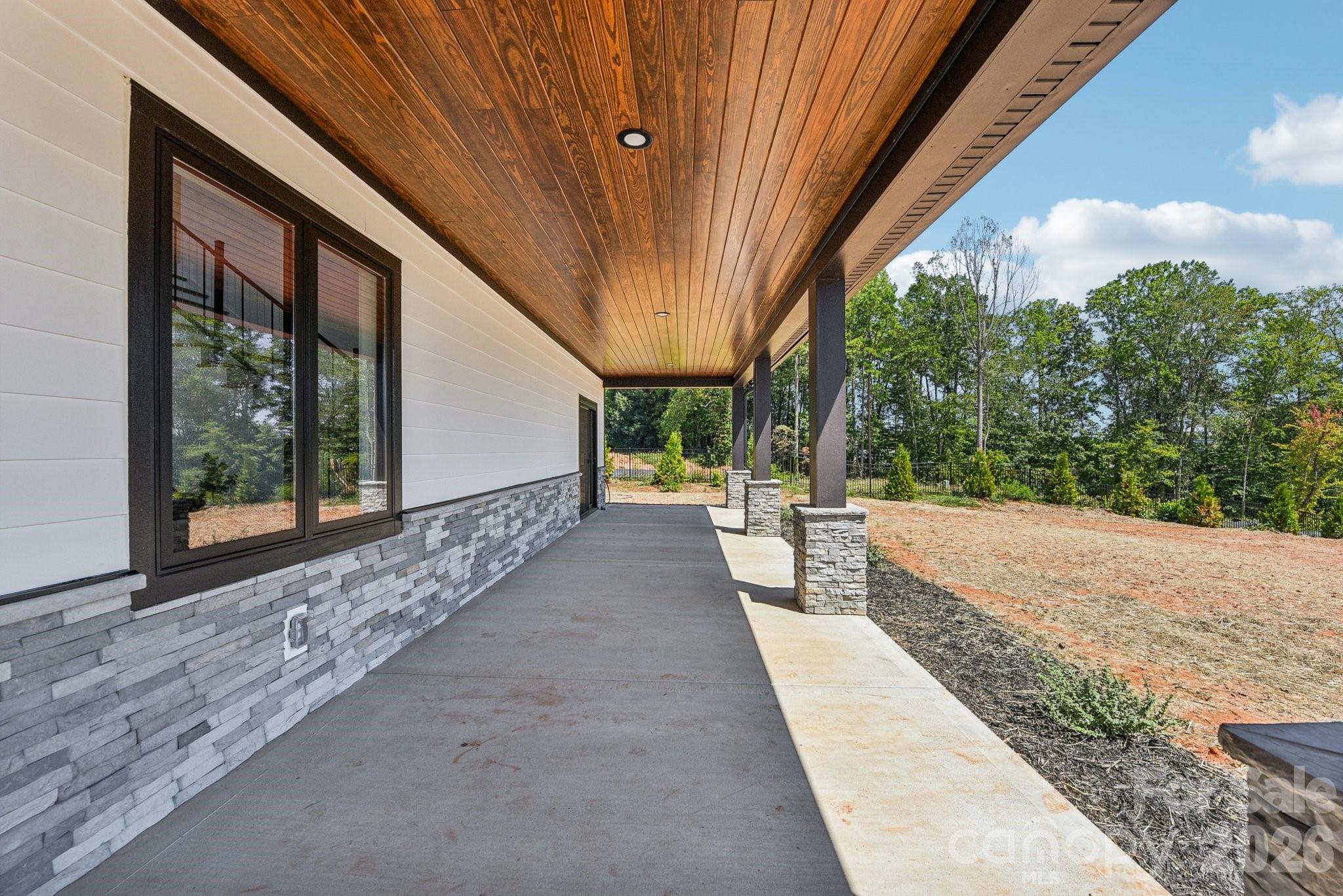 109 Winners Circle Property Photo 2