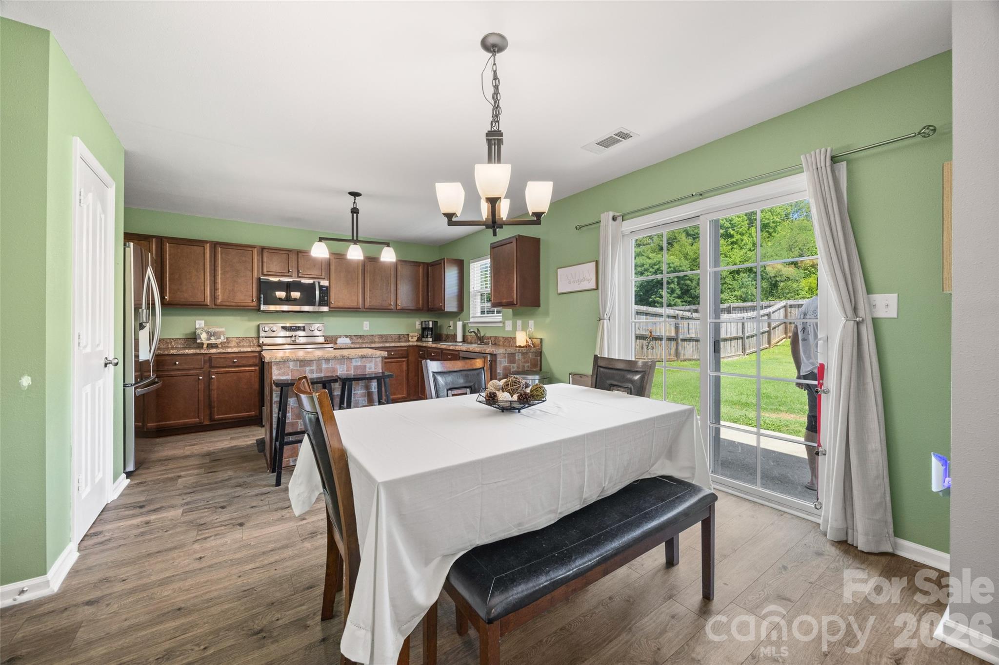 1772 Eastway Drive Property Photo 10