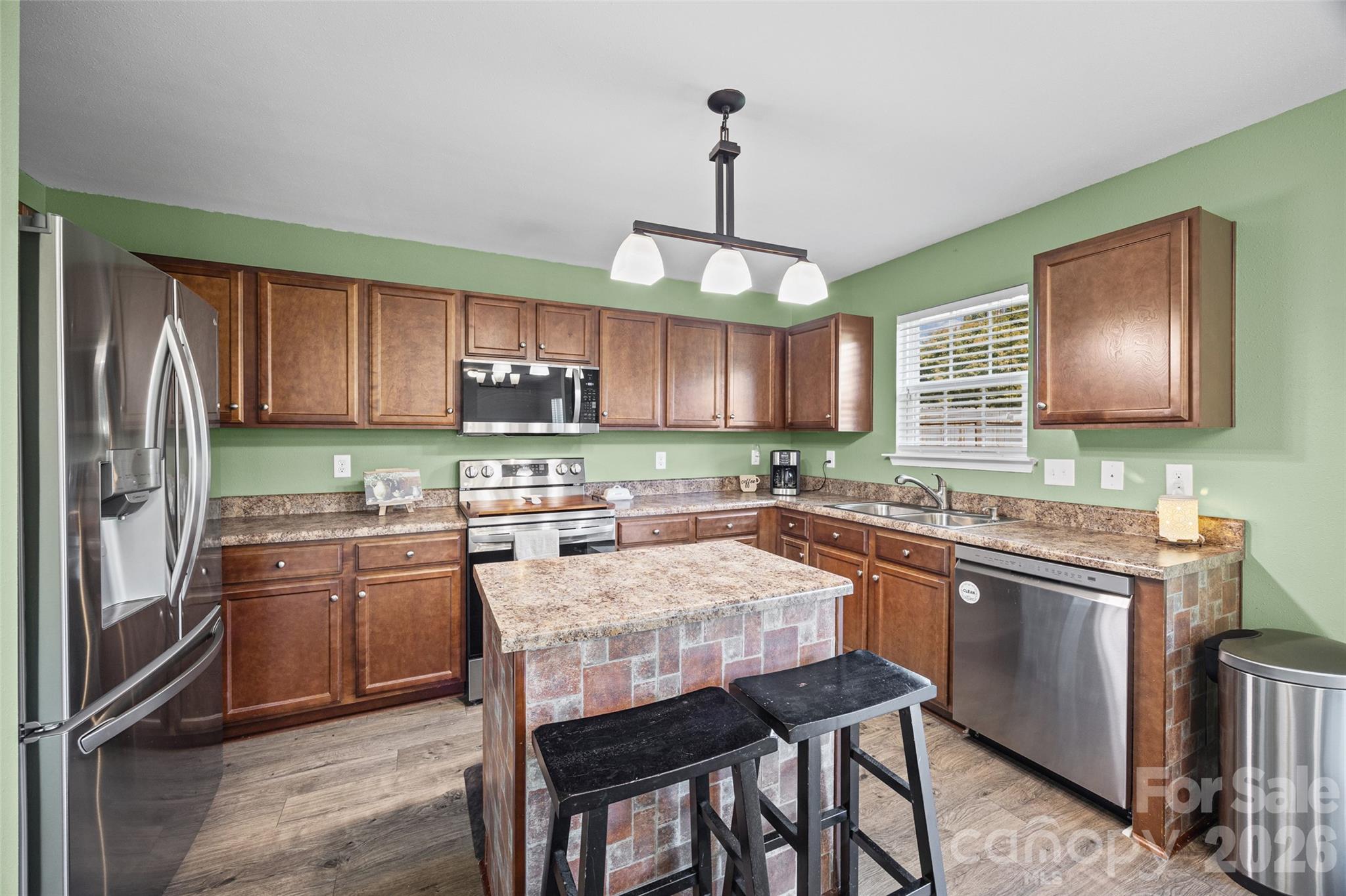 1772 Eastway Drive Property Photo 11