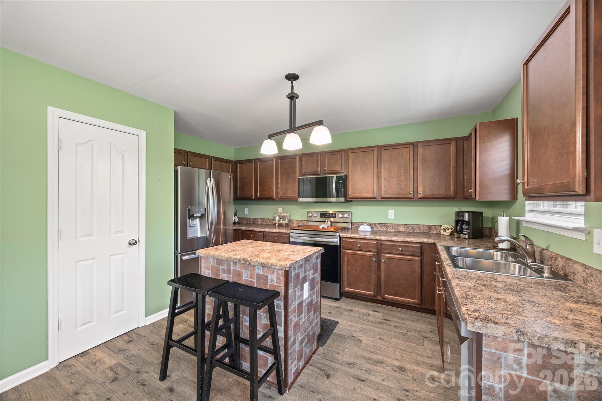 1772 Eastway Drive Property Photo 12