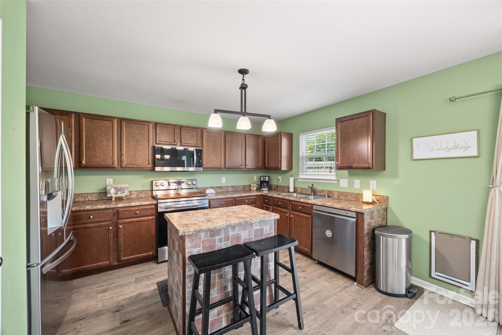 1772 Eastway Drive Property Photo 13