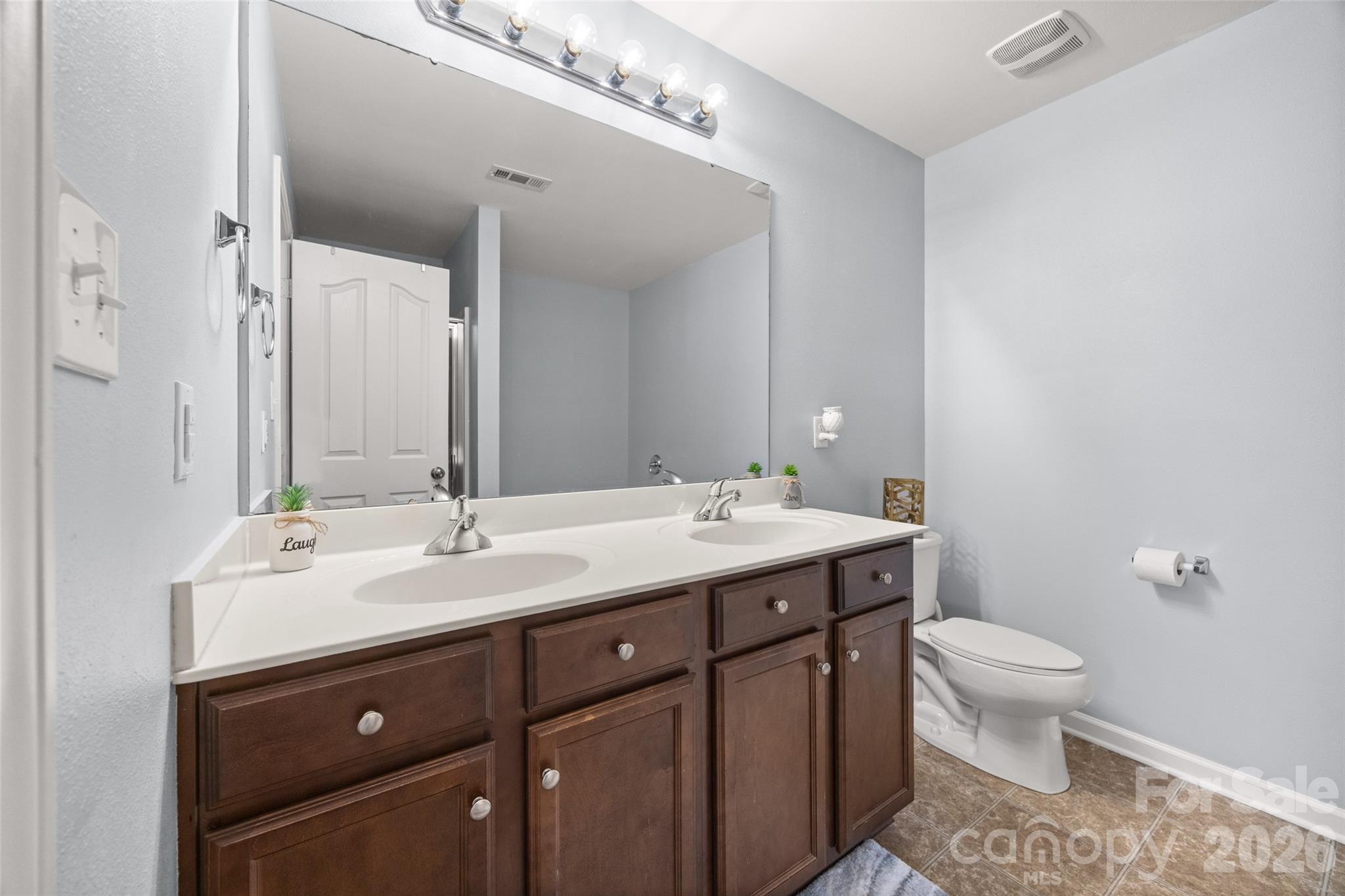 1772 Eastway Drive Property Photo 17