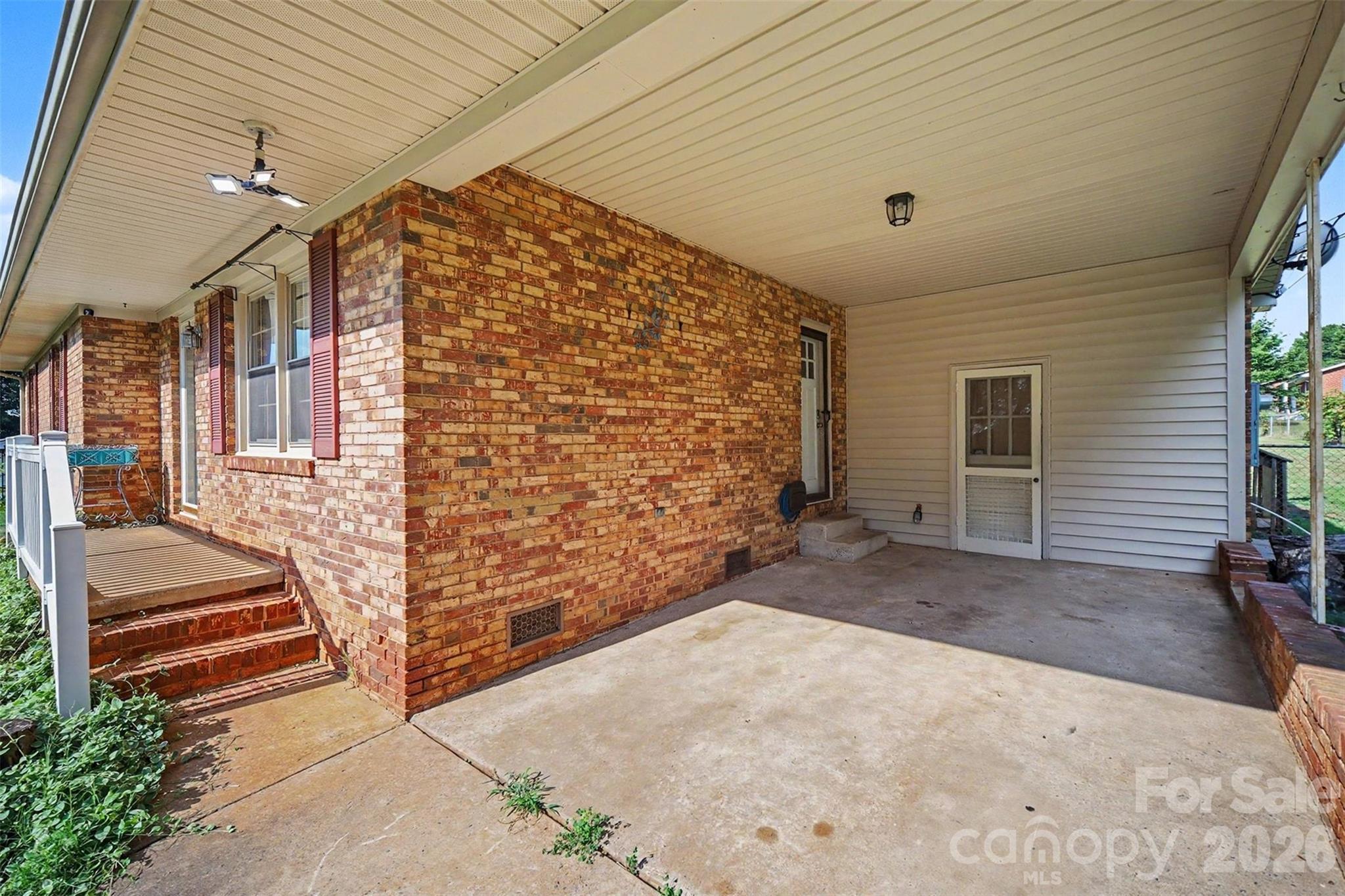 202 W Debby Drive Property Photo 4
