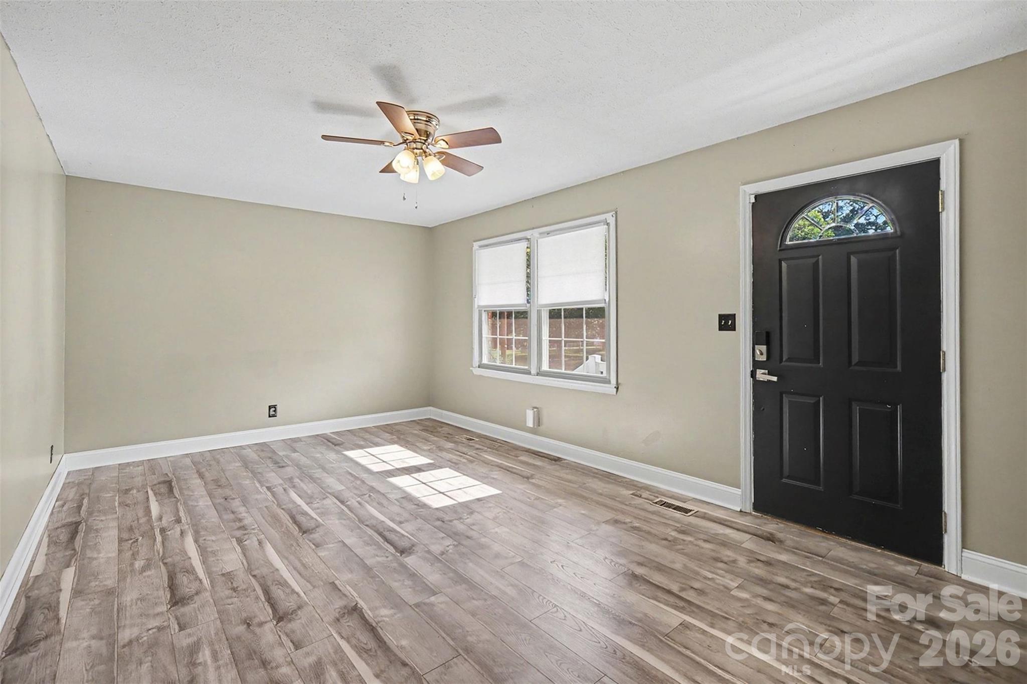 202 W Debby Drive Property Photo 6