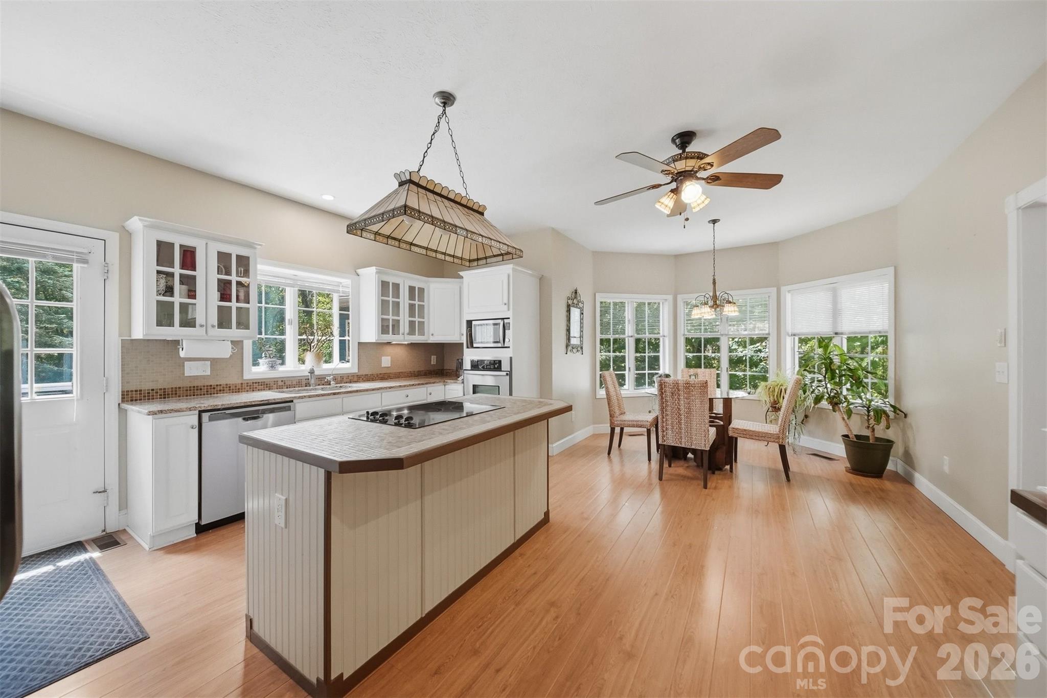 277 Rembrandt Drive Property Photo 12